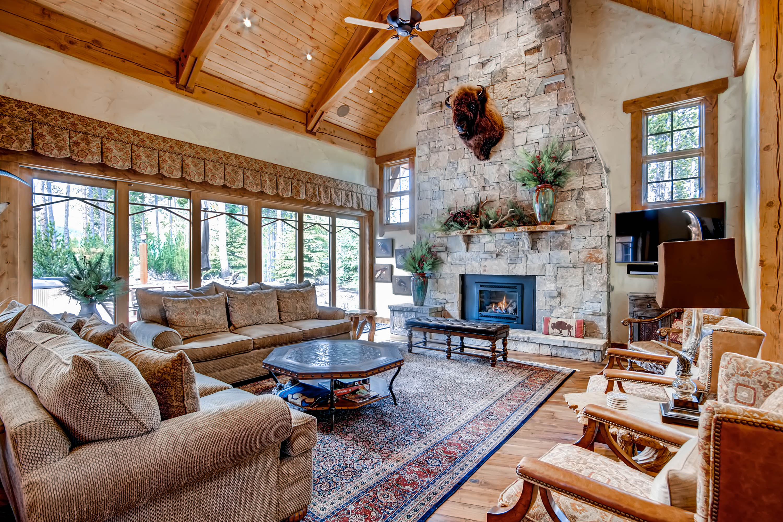 Villa Levante McCullough Breckenridge: Spacious 5-Bedroom Ski Chalet with Hot Tub, Breckenridge