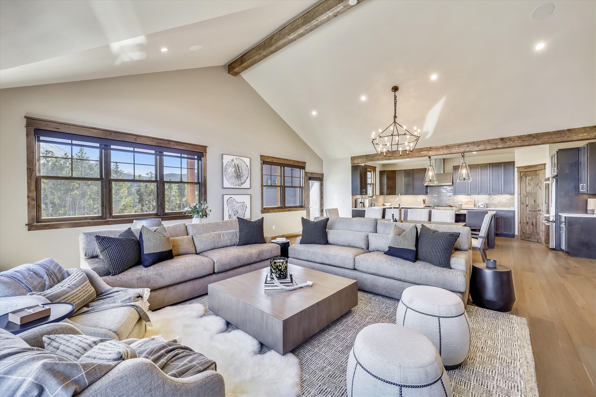Villa Levante Boreas Pass Breckenridge: Luxury 4-Bedroom Chalet with Hot Tub, Breckenridge