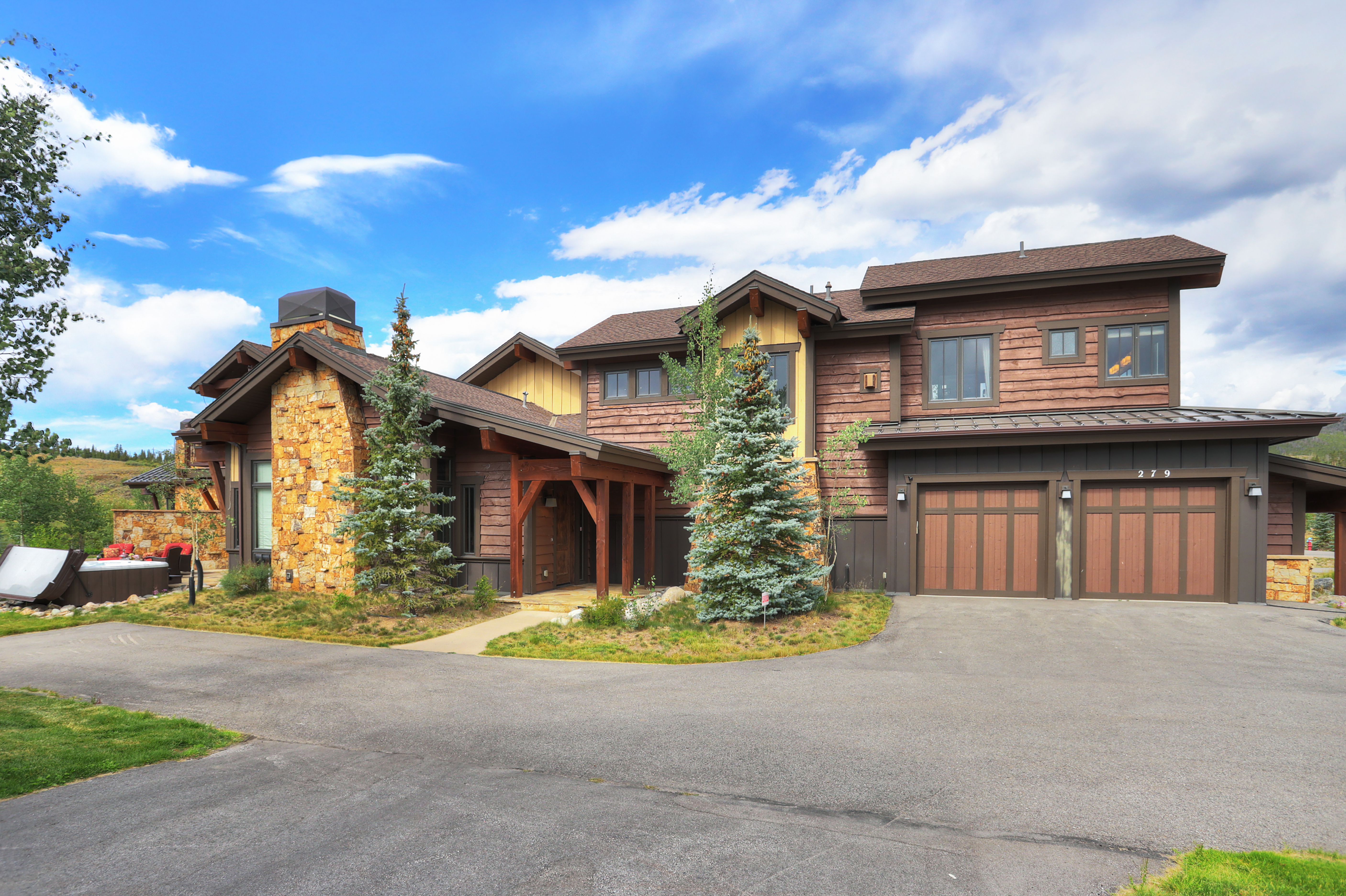 Villa Boreas Carter Park Breckenridge: Spacious 4-Bedroom Ski Chalet with Hot Tub, Breckenridge