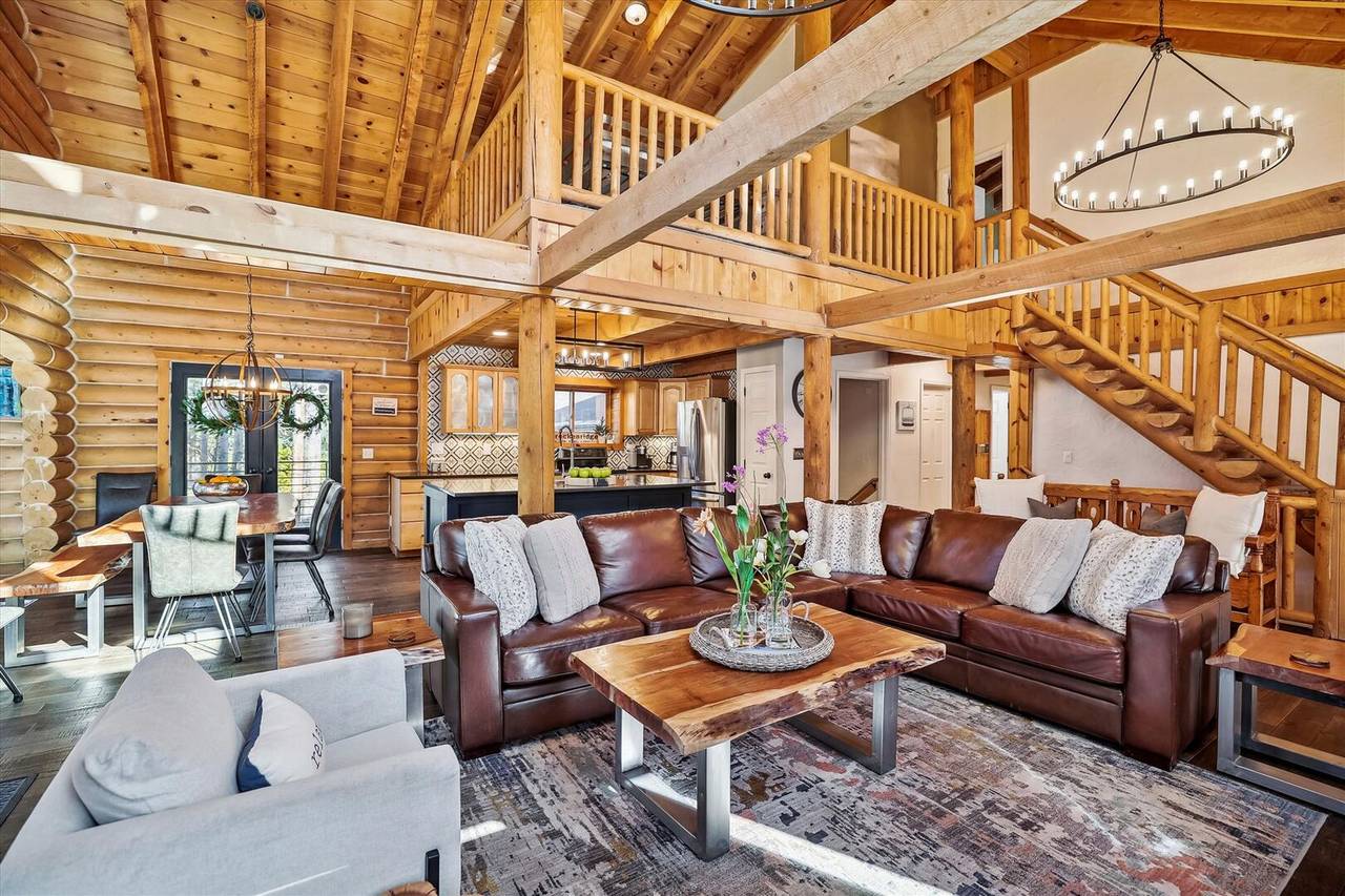 Villa Autan Bluebell Breckenridge: Luxury 6-Bedroom Chalet with Hot Tub, Breckenridge