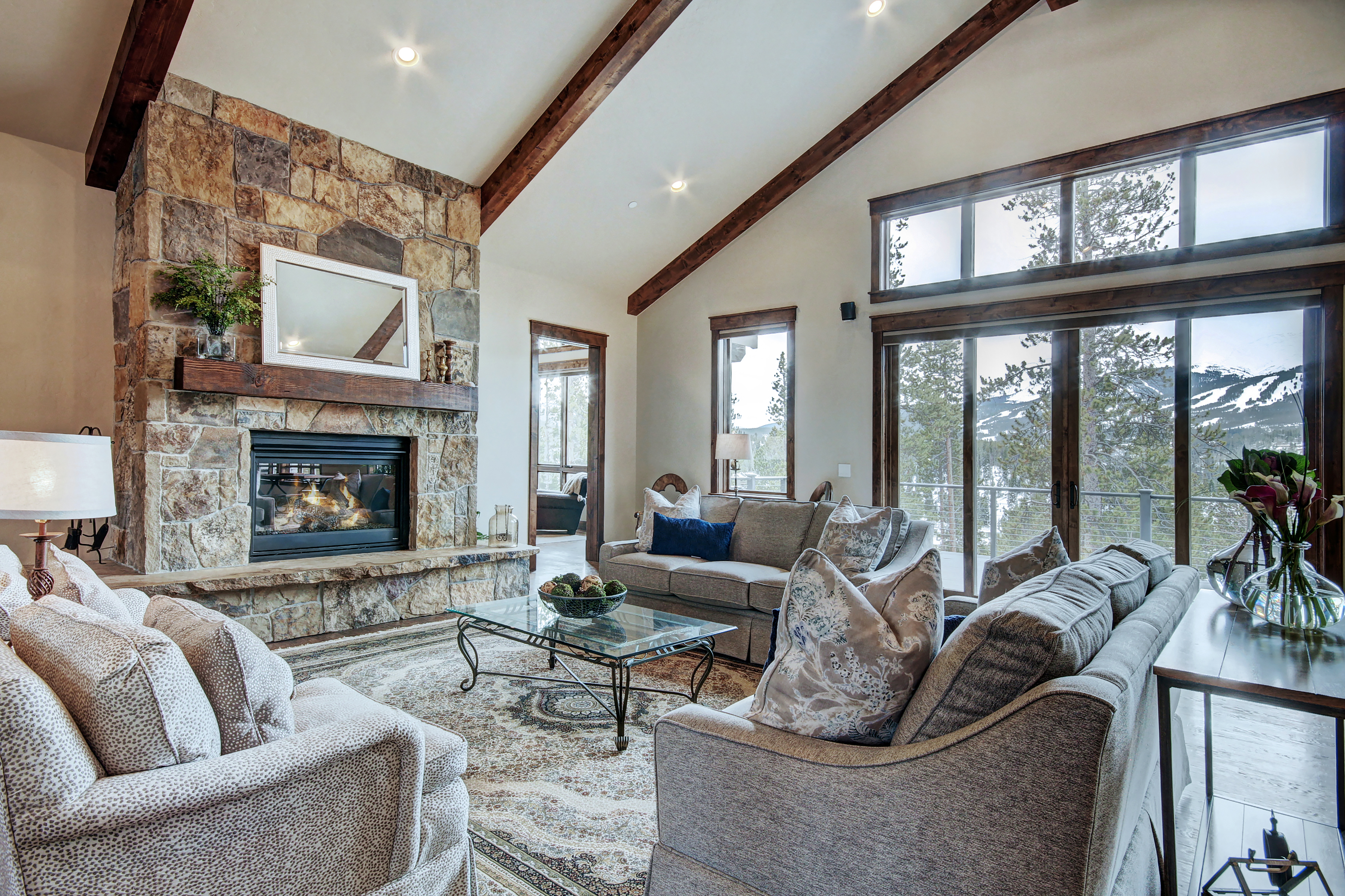 Villa Boreas McCullough Breckenridge: Spacious 6-Bedroom Chalet with Hot Tub and Sauna, Breckenridge