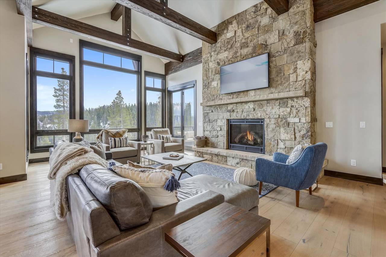 Villa Föhn French Gulch Breckenridge: Luxury 6-Bedroom Chalet with Hot Tub and Ski Access, Breckenridge