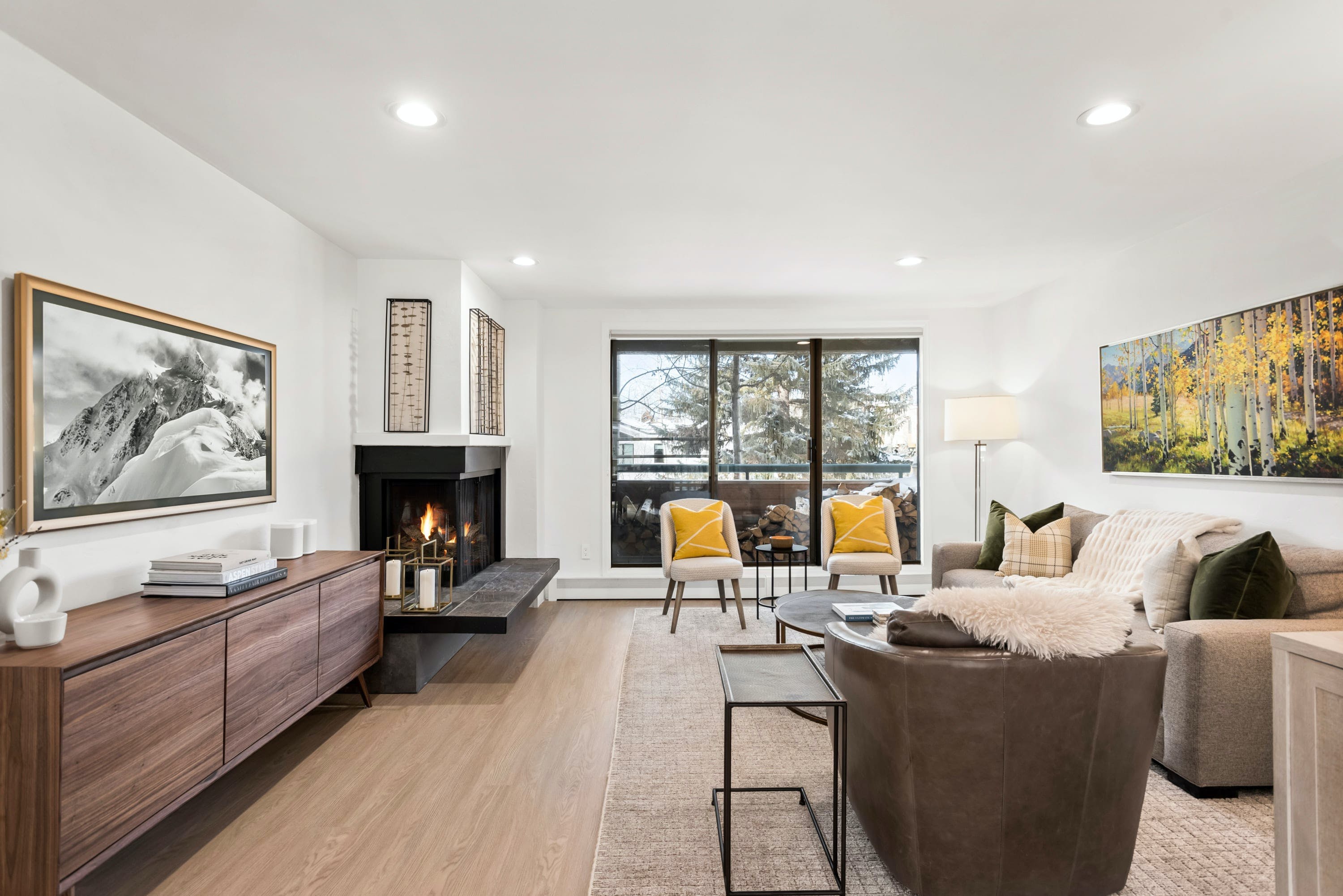 Villa Aurore Maroon Aspen: Luxury 3-Bedroom Apartment with Hot Tub and Pool, Aspen