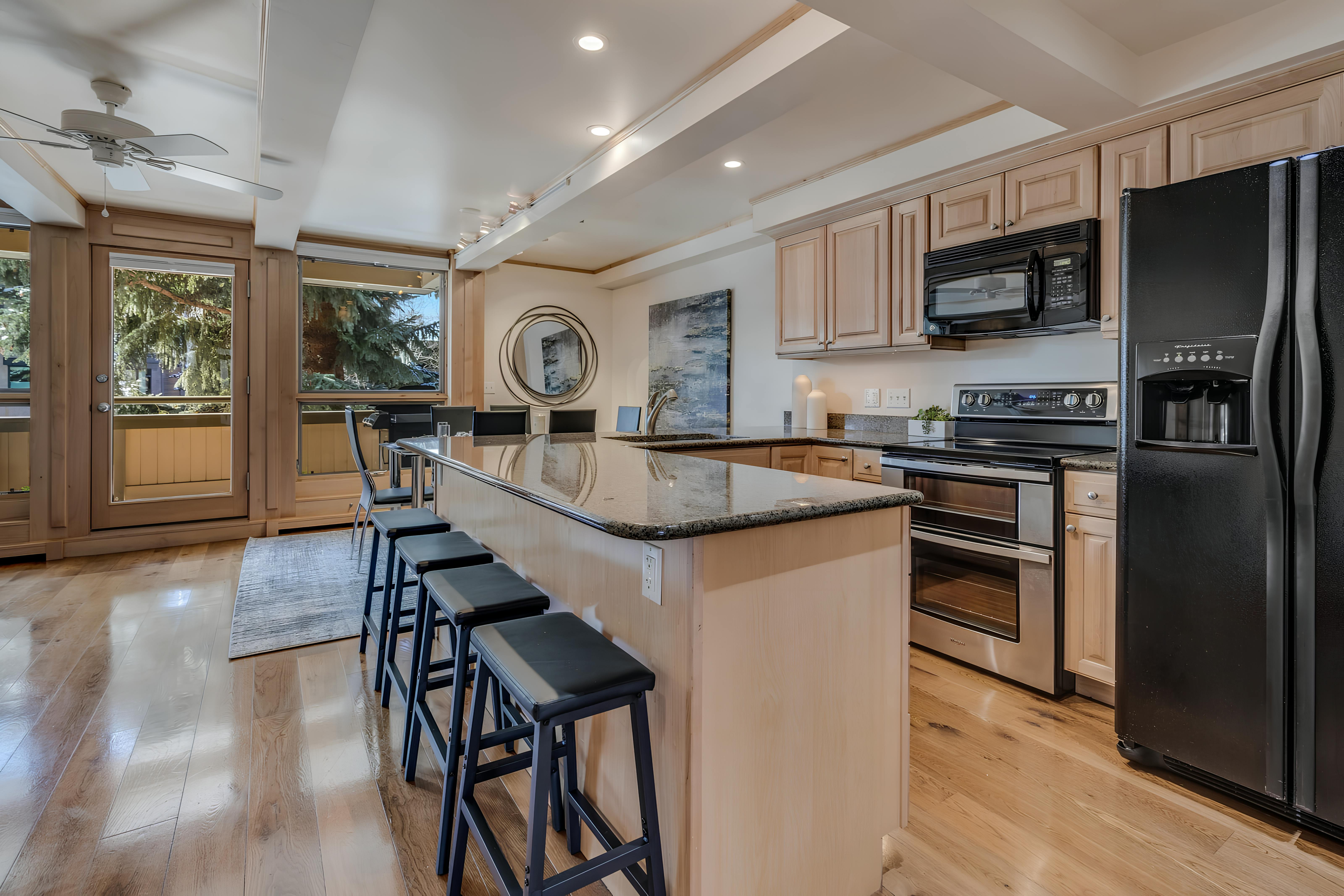 Villa Föhn Smuggler Aspen: Luxury 2-Bedroom Apartment with Hot Tub, Aspen
