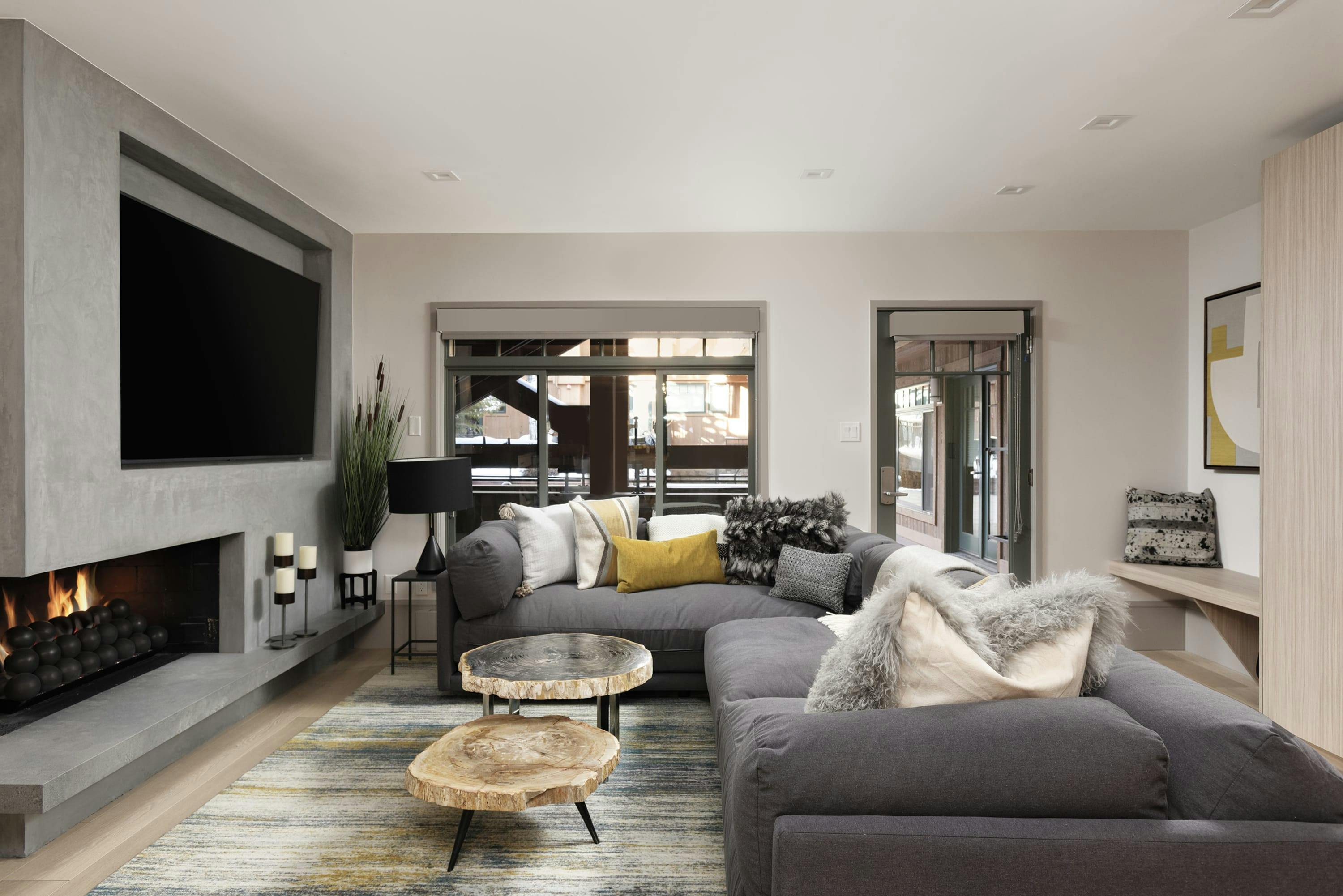 Villa Levante Castle Creek Aspen: Luxury 2-Bedroom Ski Chalet with Hot Tub and Pool, Aspen