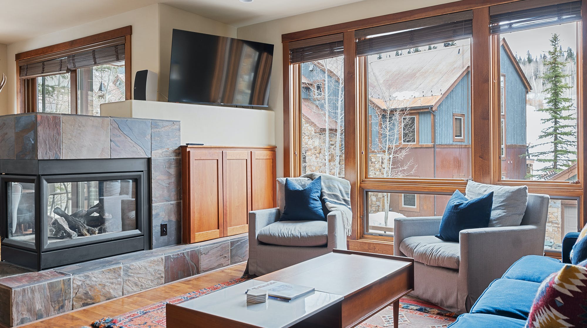 Villa Cramoisi Aldasoro Telluride: Luxury 2-Bedroom Ski Chalet with Mountain Views, Telluride