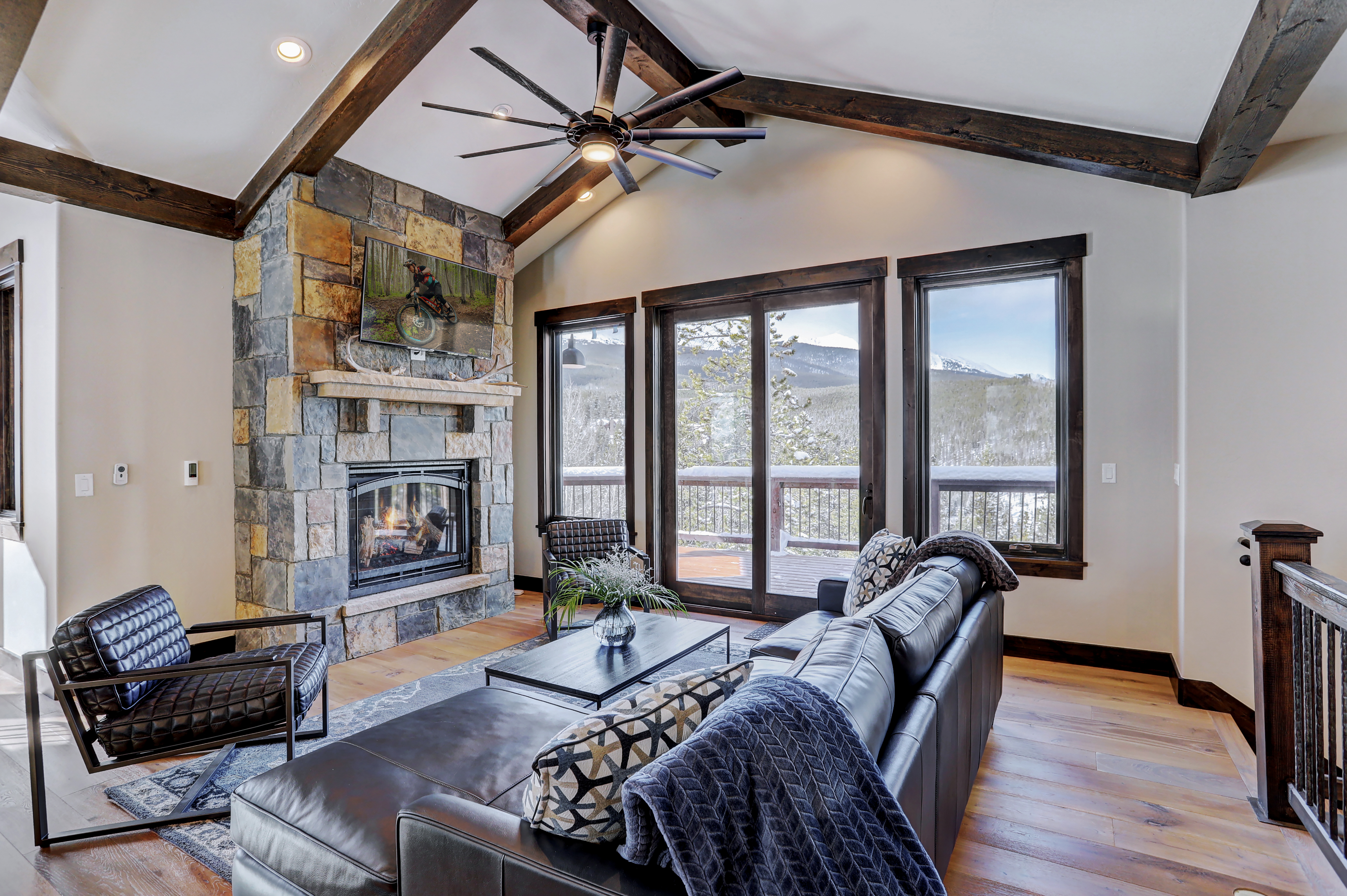 Villa Boreas Barney Ford Breckenridge: Luxury 4-Bedroom Villa with Hot Tub and Ski Access, Breckenridge