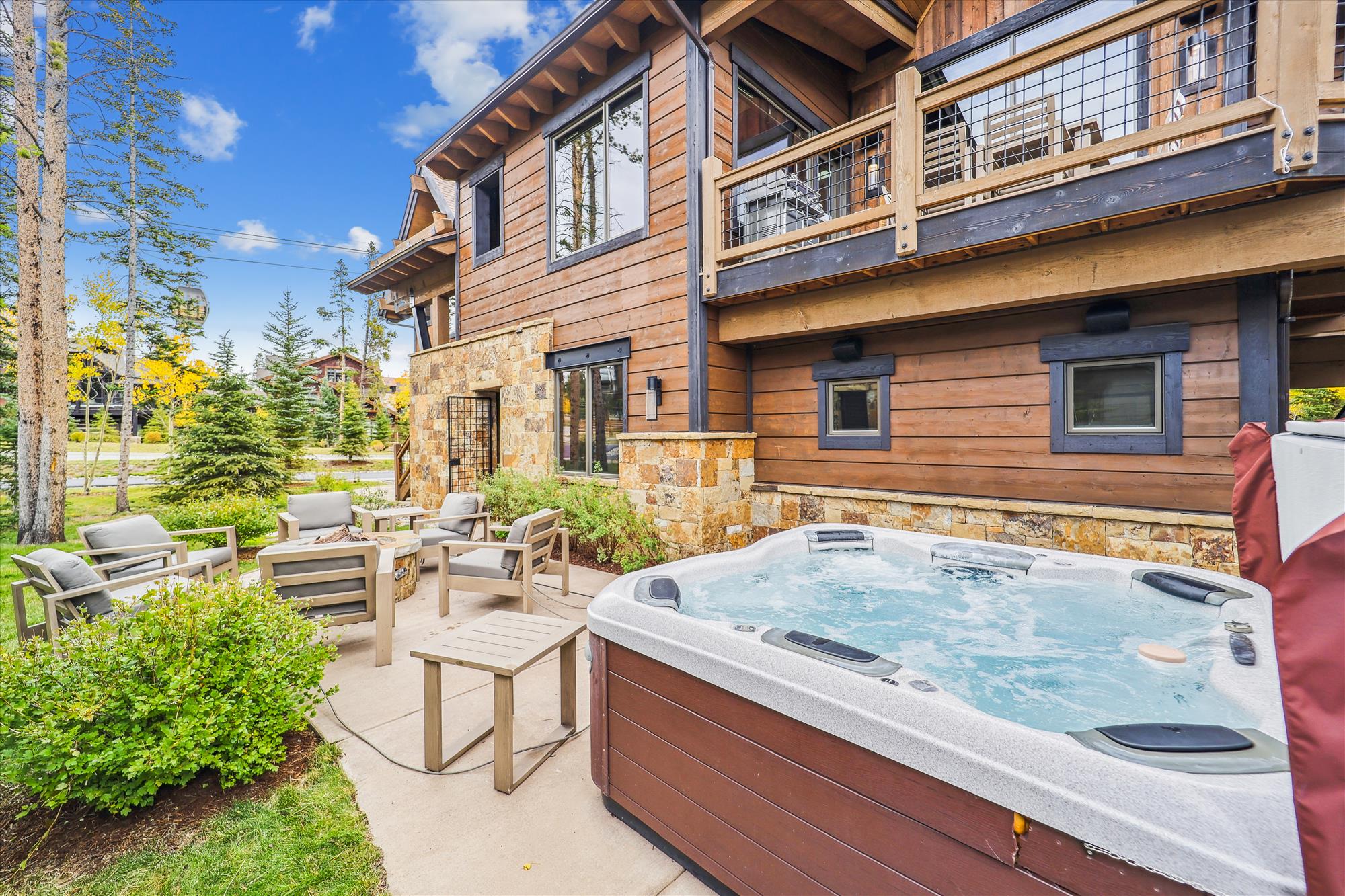 Chalet Tundra Breckenridge: Luxury 4-Bedroom Villa with Hot Tub and Ski Access, Breckenridge