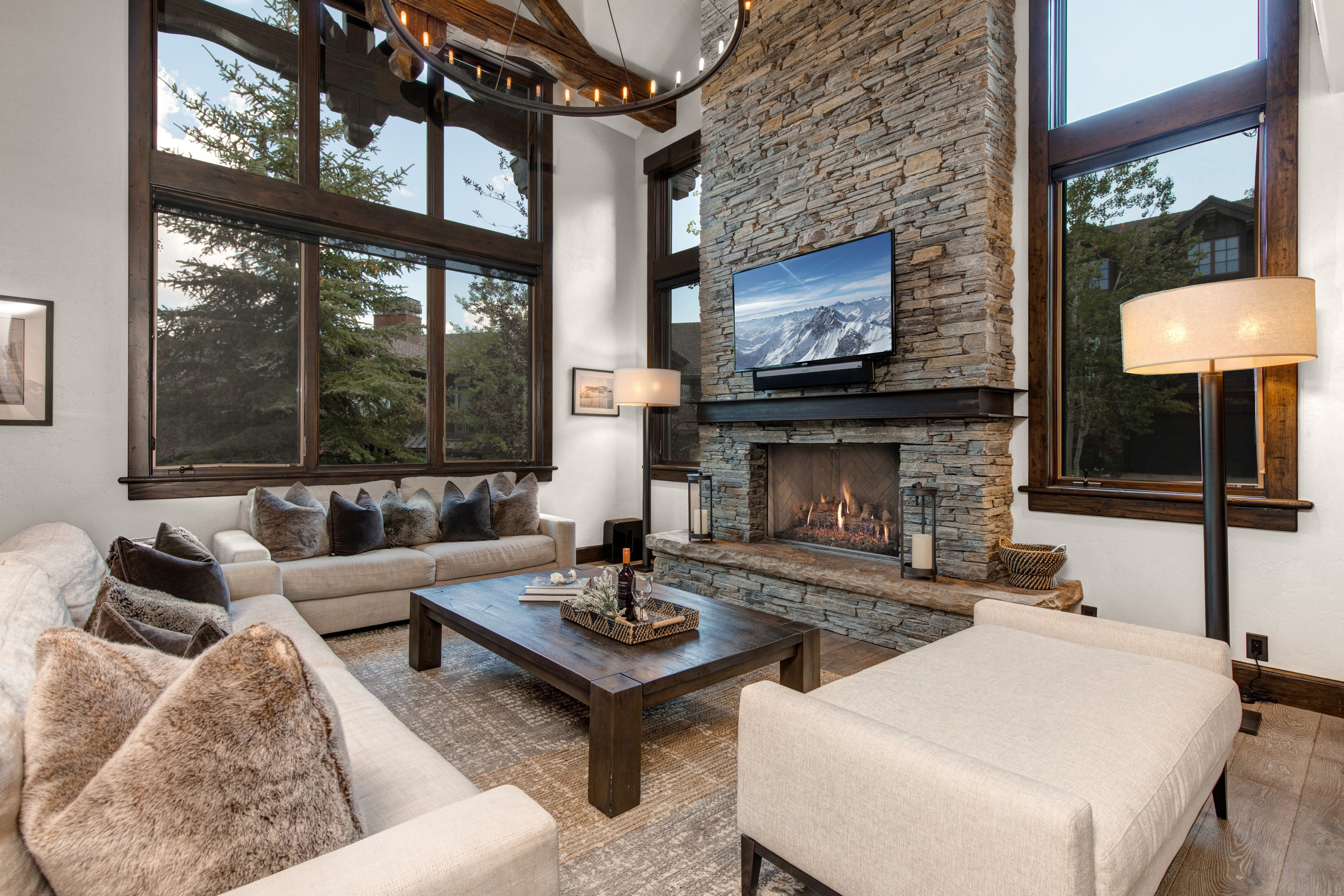Villa Föhn Gorgo Park City: Luxury 4-Bedroom Apartment with Hot Tub and Ski Access, Park City