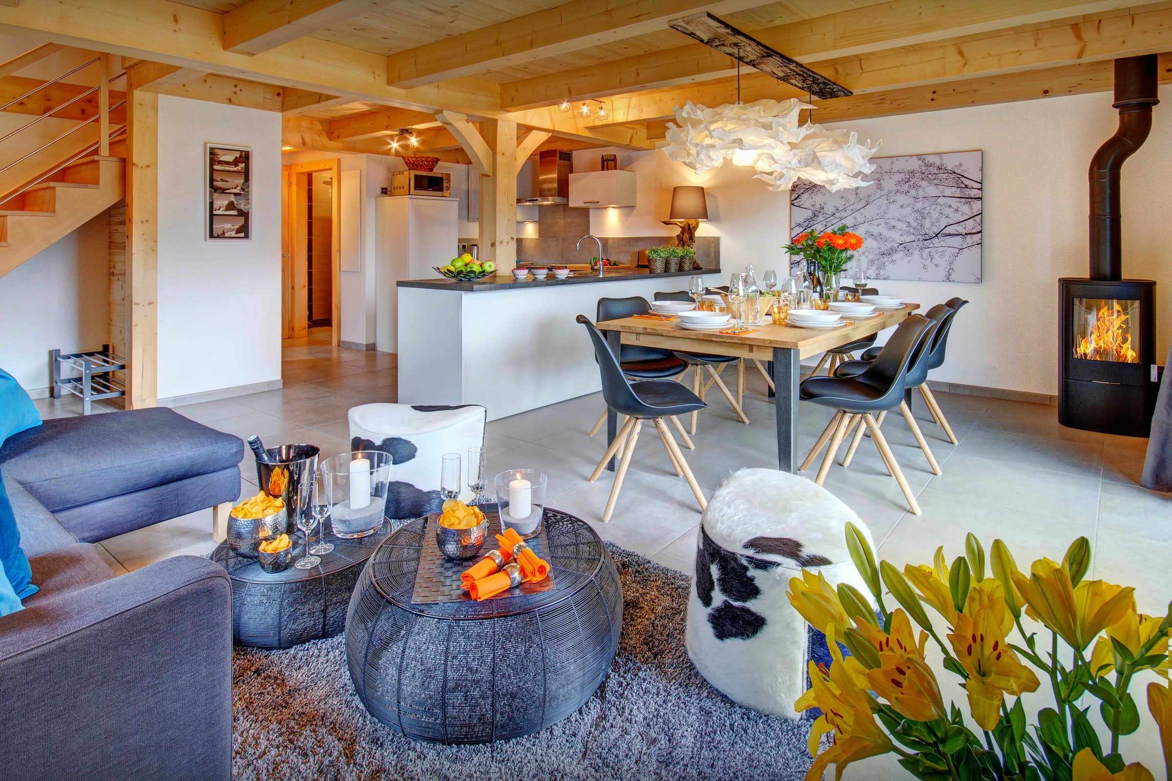Chalet Veyrier Manigod: Ski Chalet Rental with 4 Bedrooms and Alpine Views, Upper Savoy