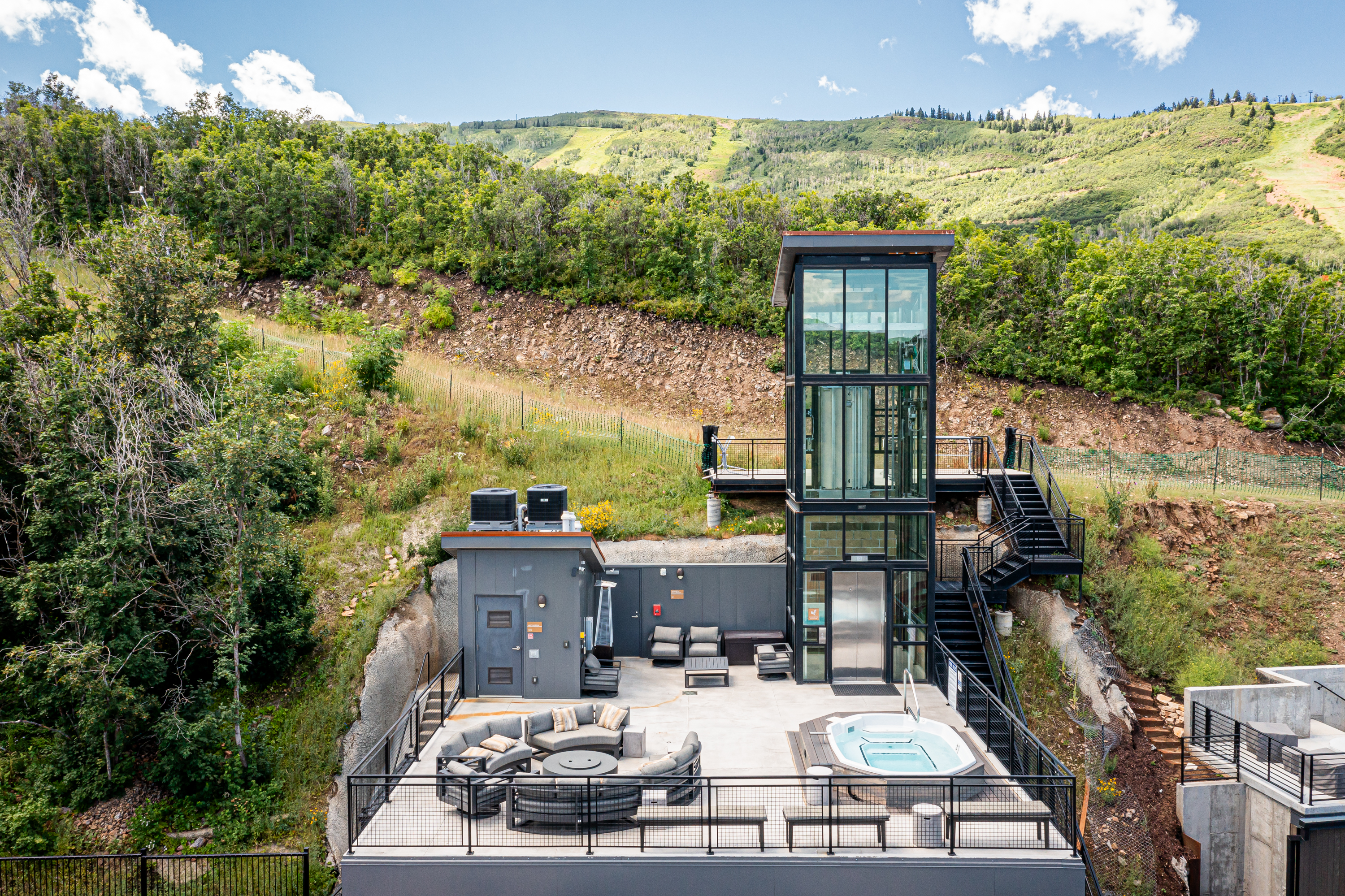 Villa Boreas Daly Canyon Park City: Spacious 3-Bedroom Ski Chalet with Shared Hot Tub, Park City