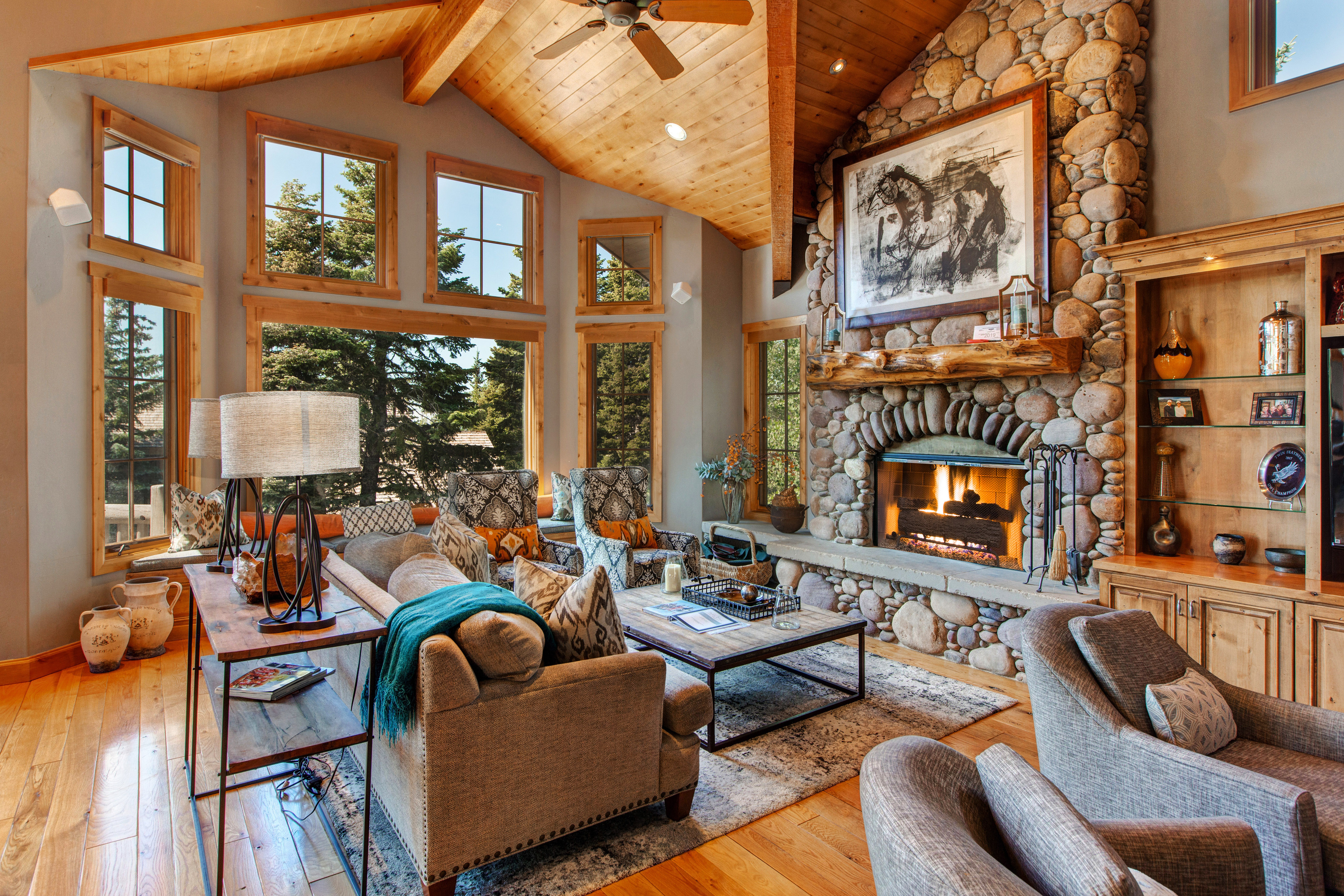 Villa Maestros McPolin Park City: Luxurious 6-Bedroom Chalet with Ski-In/Ski-Out Access, Park City