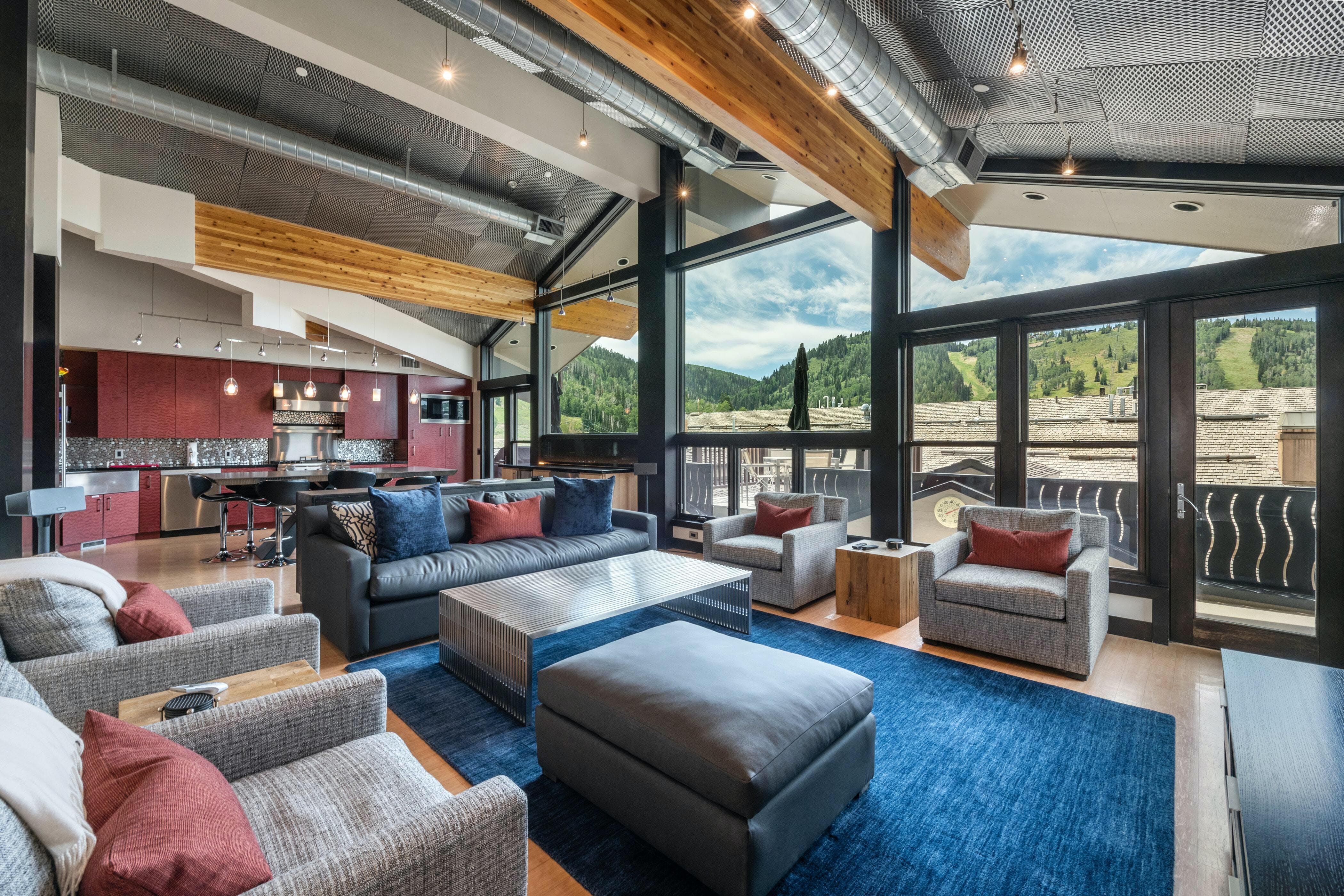 Villa Boreas Guardsman Park City: Spacious 3-Bedroom Penthouse with Mountain Views, Park City