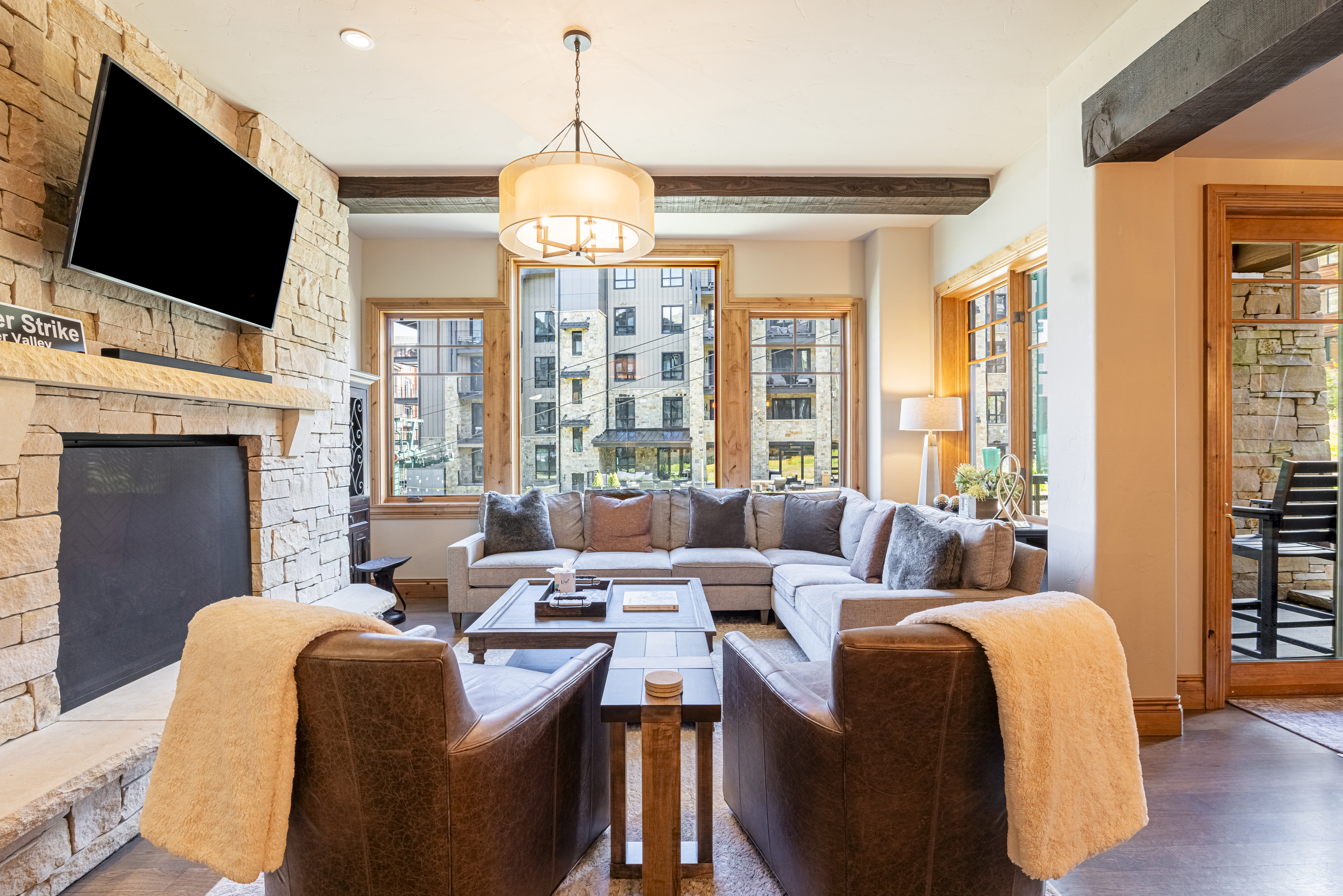 Villa Aurore Thaynes Park City: Luxury 4-Bedroom Apartment with Hot Tub, Park City