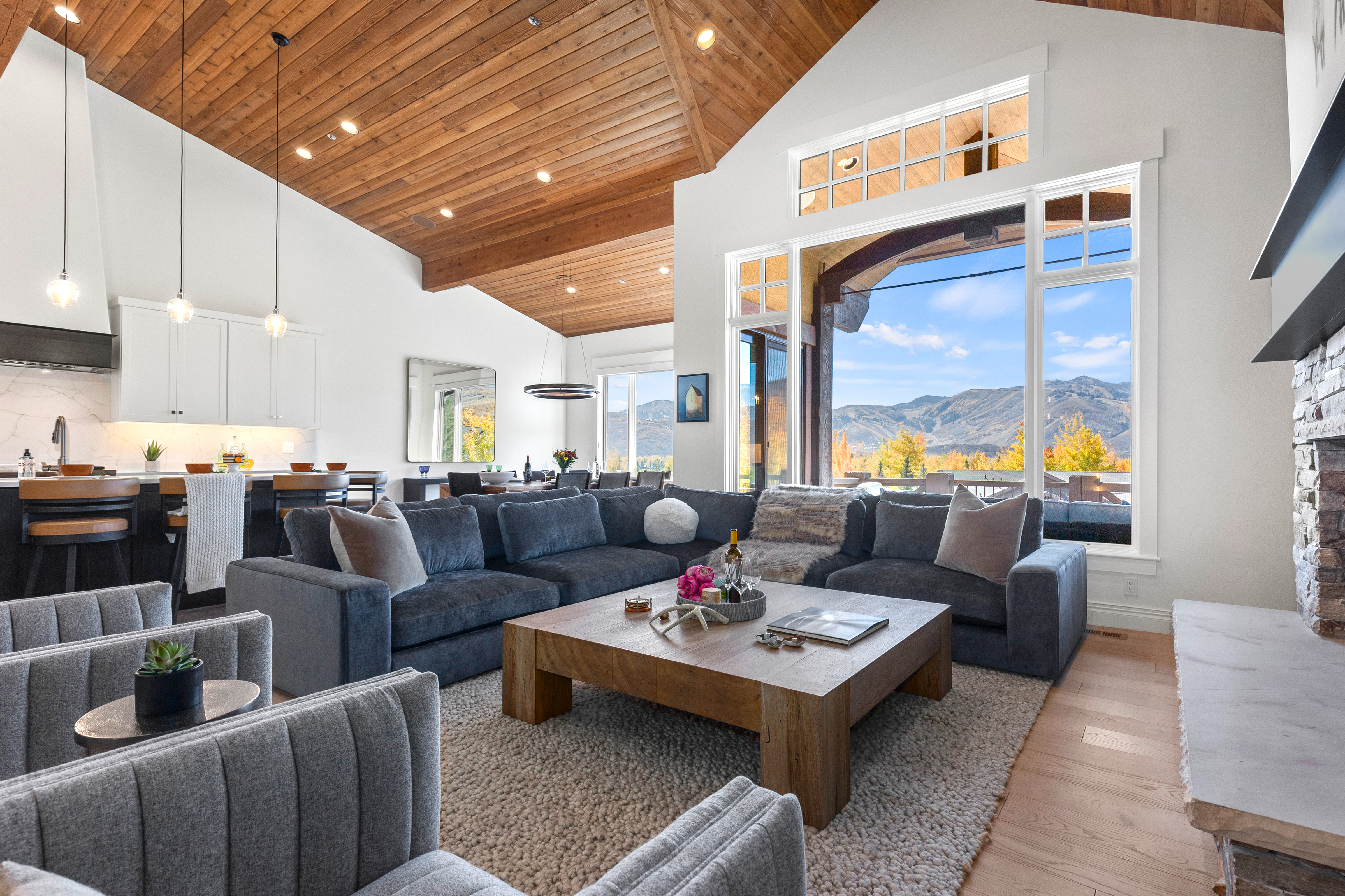 Villa Boreas Kimball Junction Park City: Luxury 5-Bedroom Ski Chalet with Hot Tub and Pool, Park City