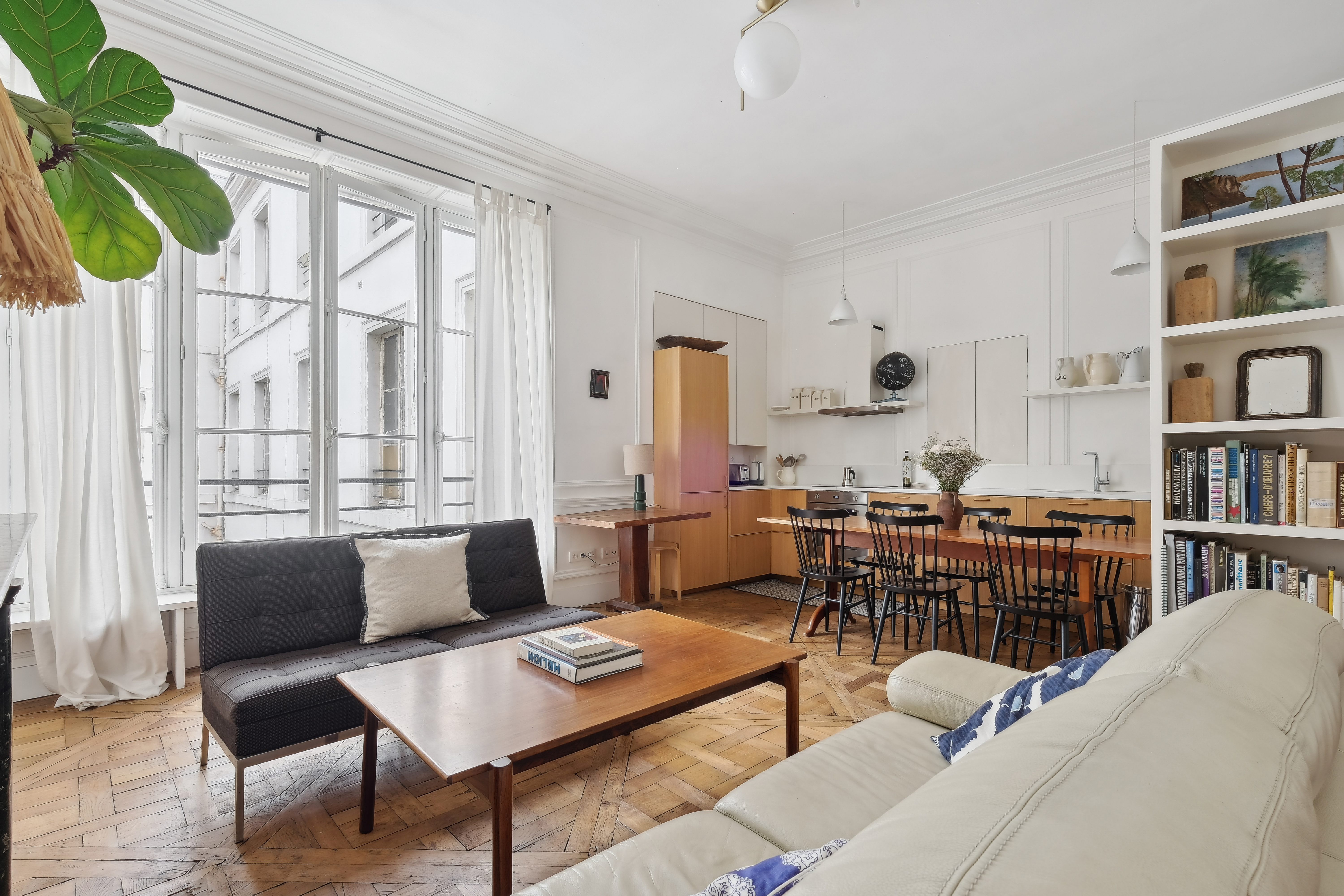 Château Anvers Pigalle: Charming 2-Bedroom Apartment Rental with Family Features in South Pigalle, Paris