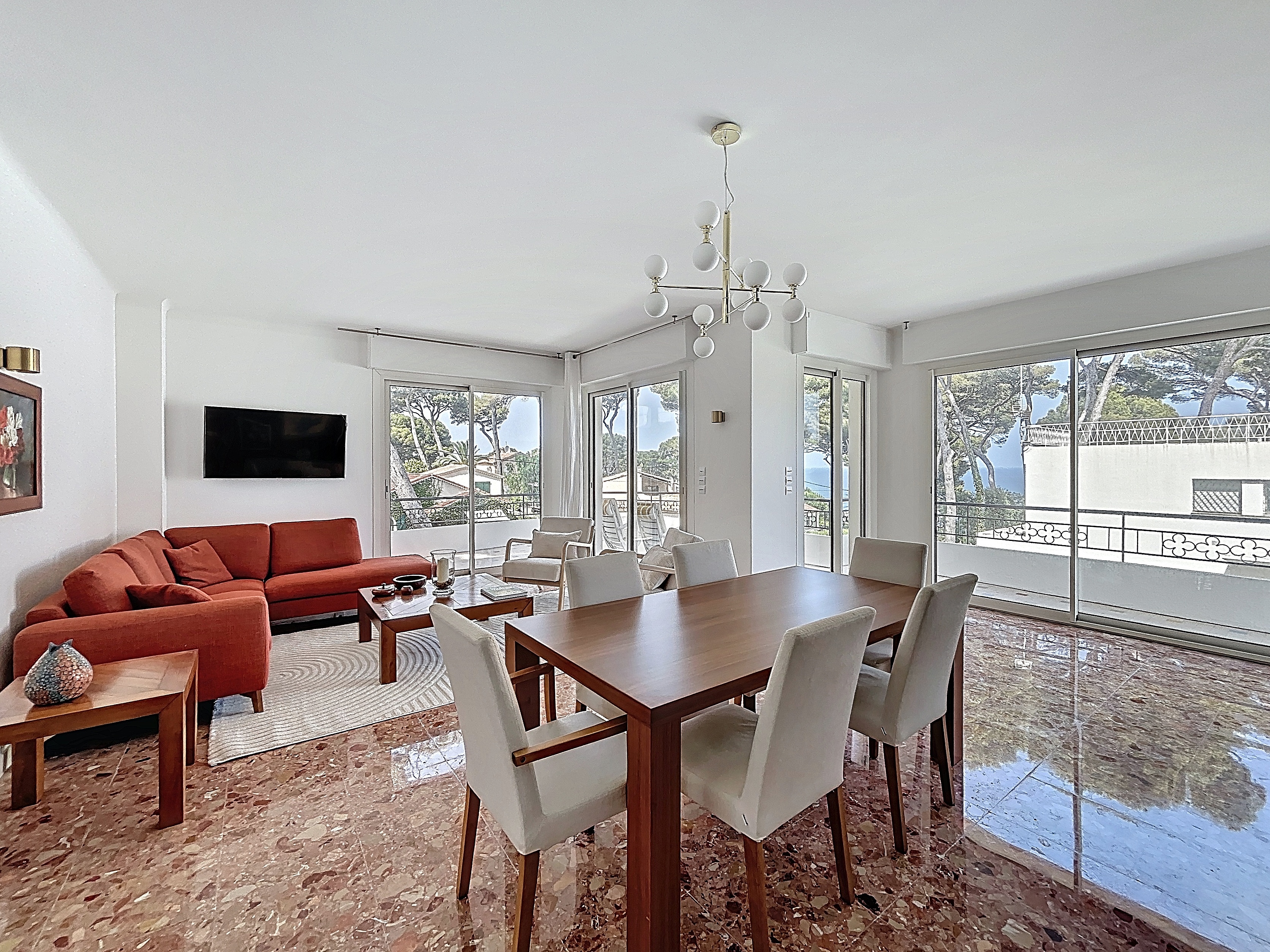 Château Baous Antibes: Stylish 3-Bedroom Apartment with Sea Views and Air-Con, Antibes