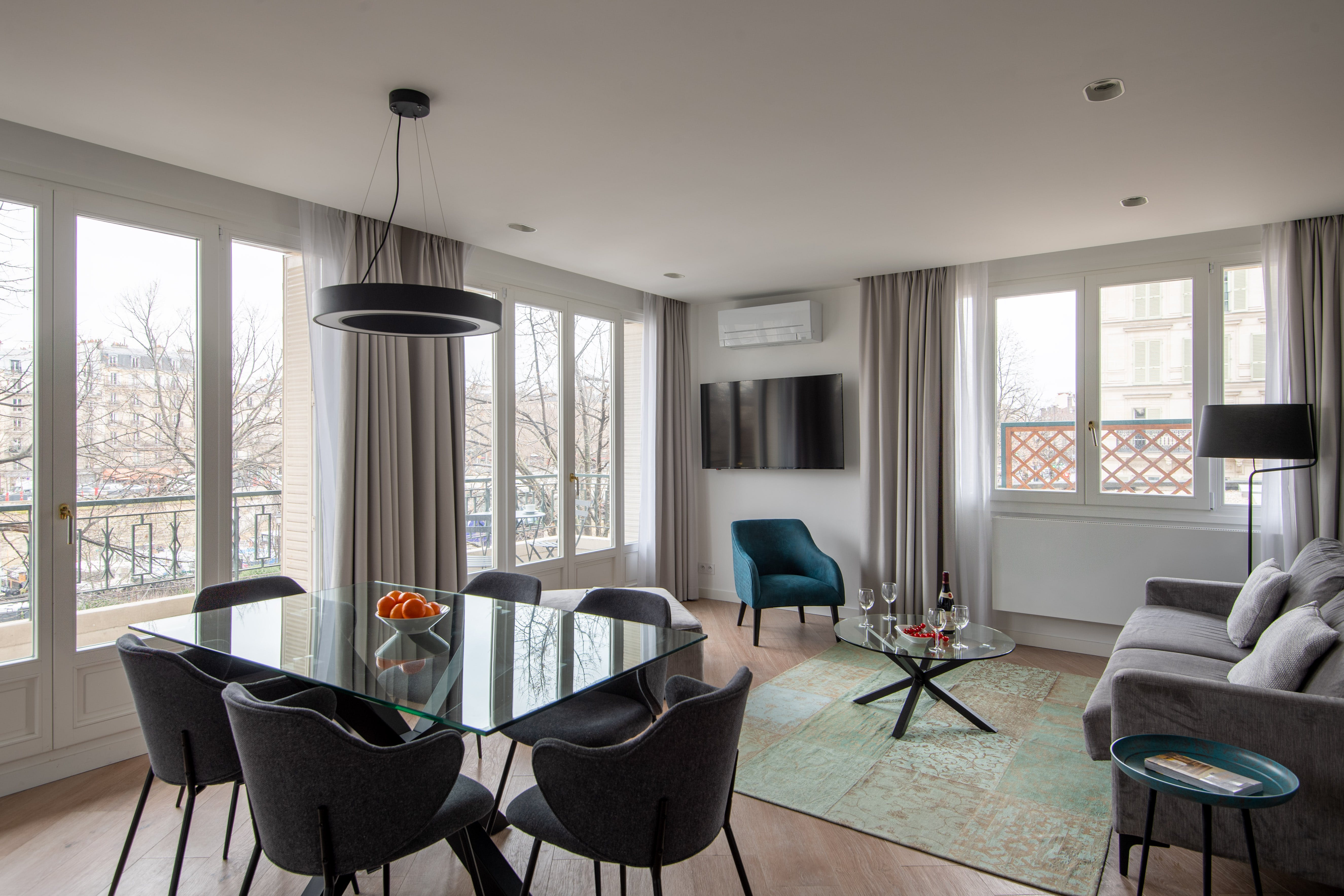 Villa Crépuscule Cour Saint-Émilion Bastille – Bercy: 2-Bedroom Luxury Apartment with Balcony Views, Bastille – Bercy