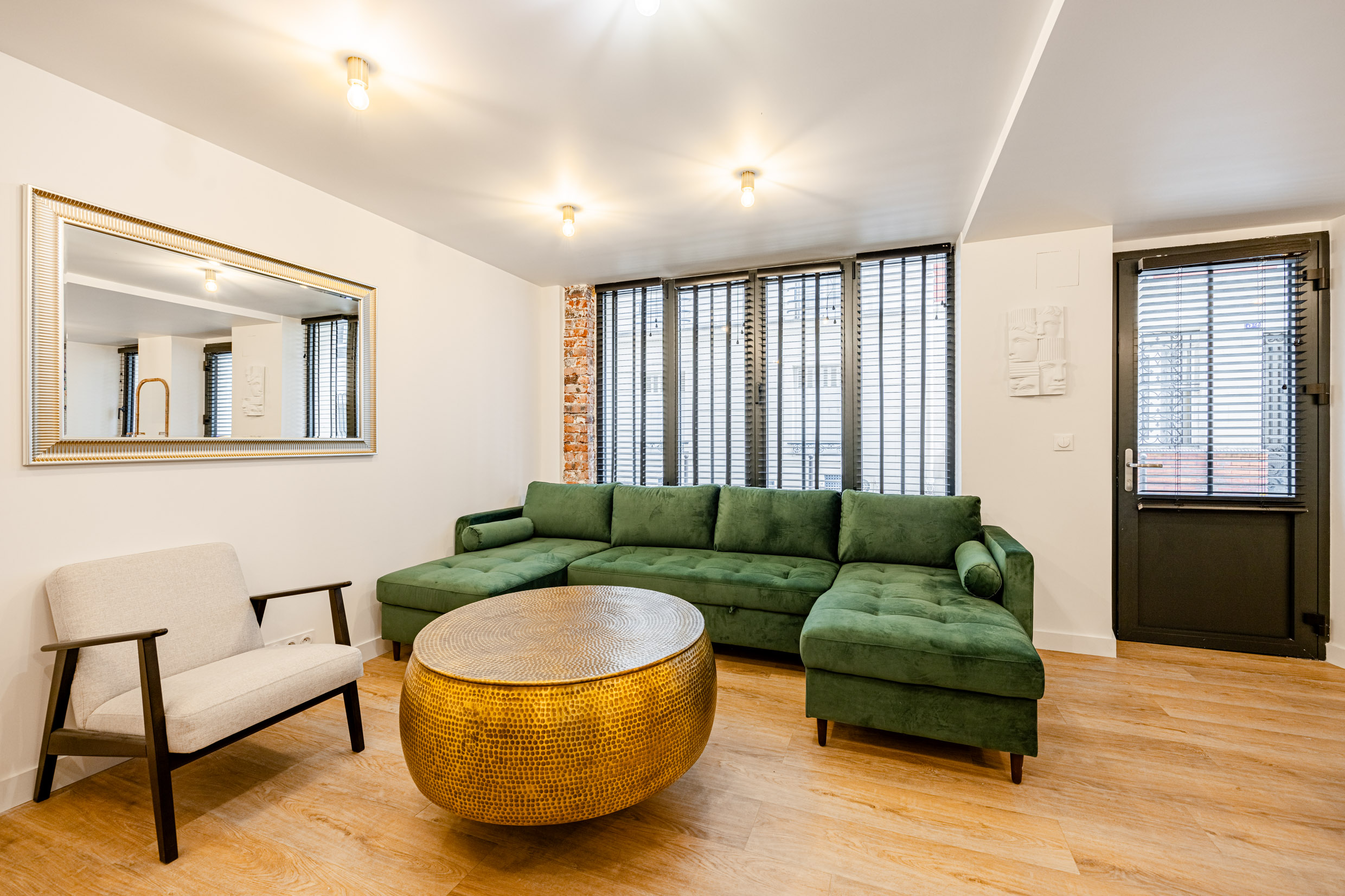 Château Batignolles Paris: Spacious 3-Bedroom Luxury Apartment for Families and Pets, Batignolles
