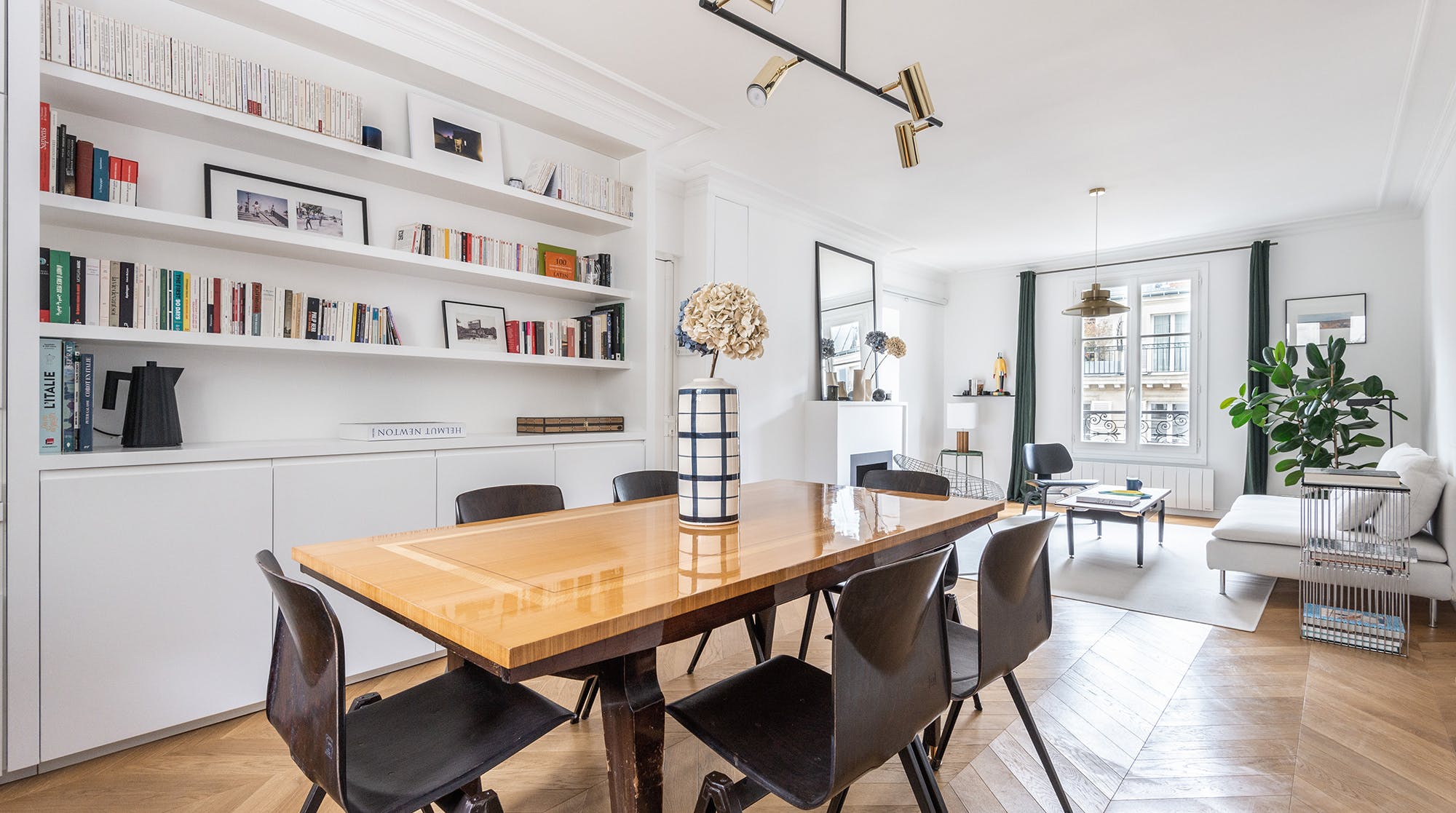 Château Bercy Bastille: Chic 2-Bedroom Apartment Rental with Remote Work Space, Bastille Bercy Paris