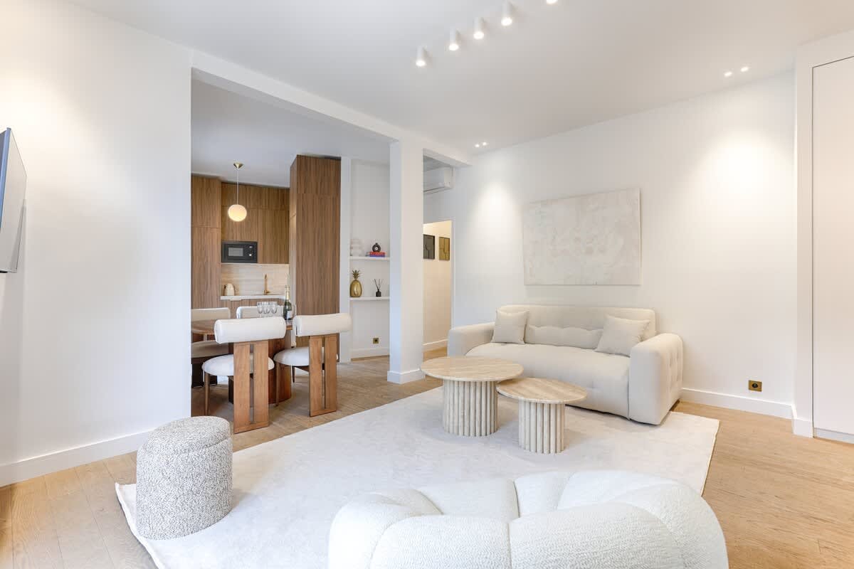 Villa Autan Ternes Arc de Triomphe – Champs-Élysées: Elegant 2-Bedroom Apartment with City Views, Arc de Triomphe – Champs-Élysées