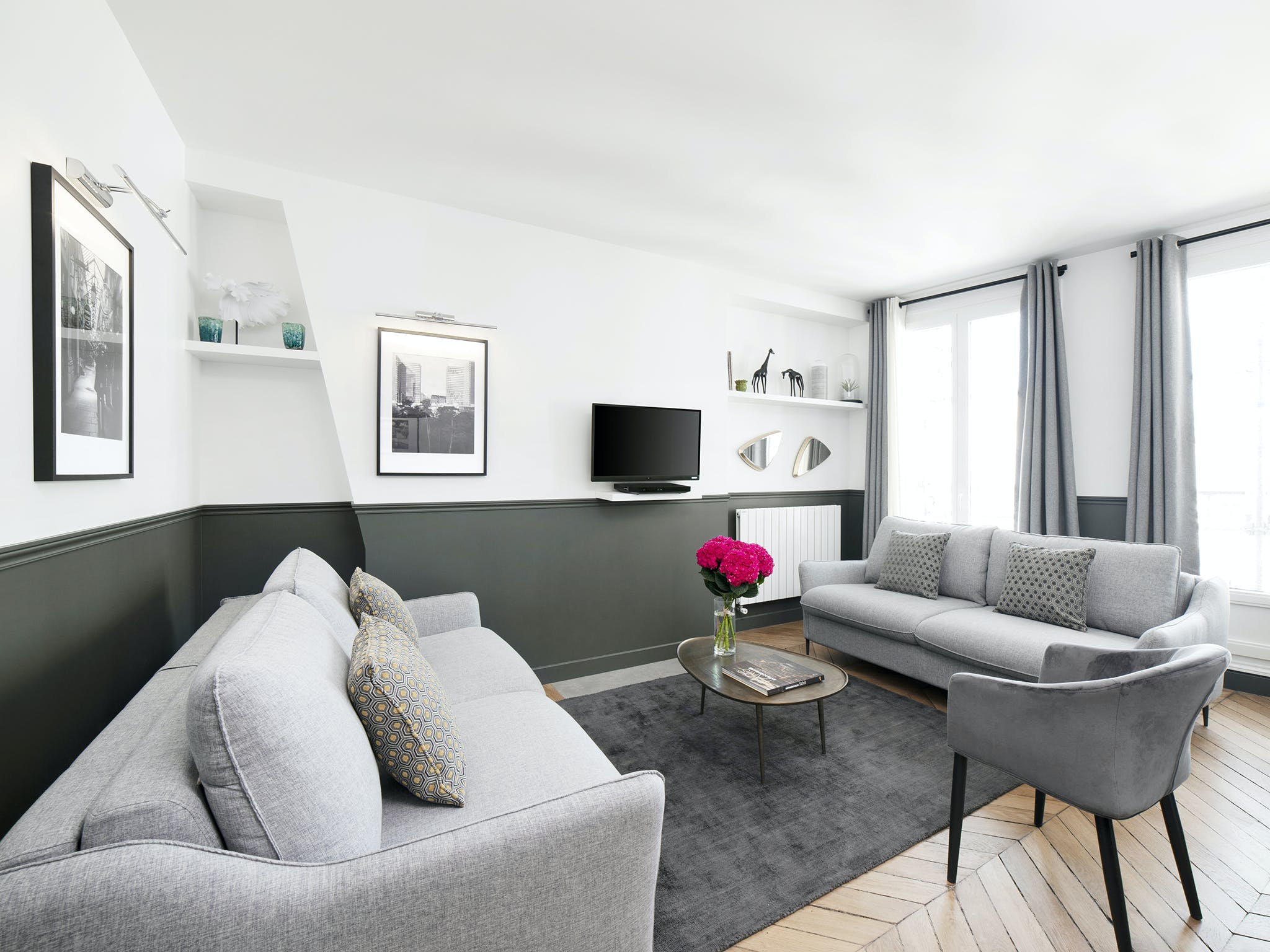 Villa Aurore Poissonnière Grands Boulevards: Stylish 2-Bedroom Apartment Rental with Balcony Views, Grands Boulevards Paris