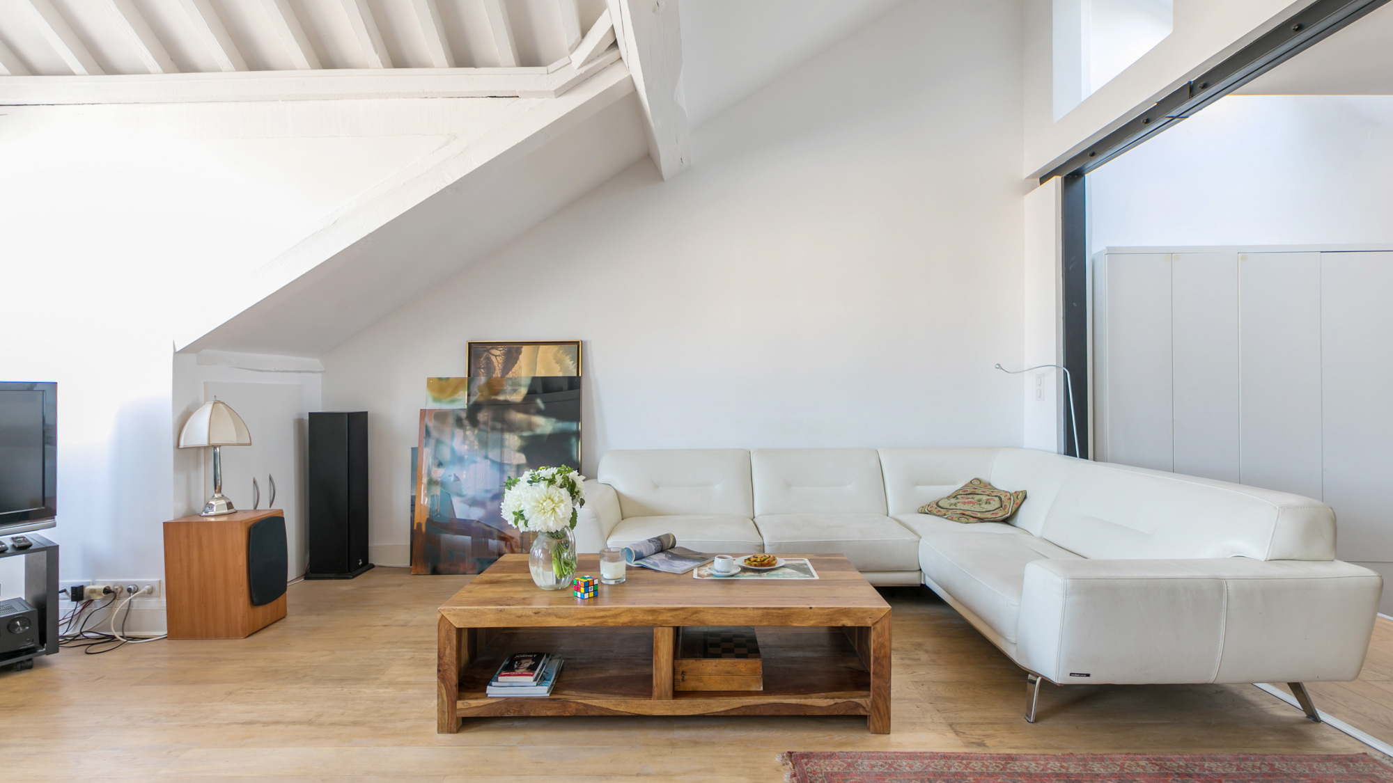 Château Brise-Paris: Charming 1-Bedroom Apartment with Terrace Views, Île Saint Louis