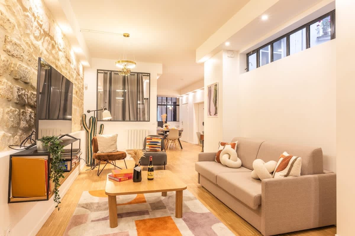 Villa Aurore Clignancourt Montmartre Sacré-Coeur: 4-Bedroom Family-Friendly Apartment with Home Cinema, Montmartre