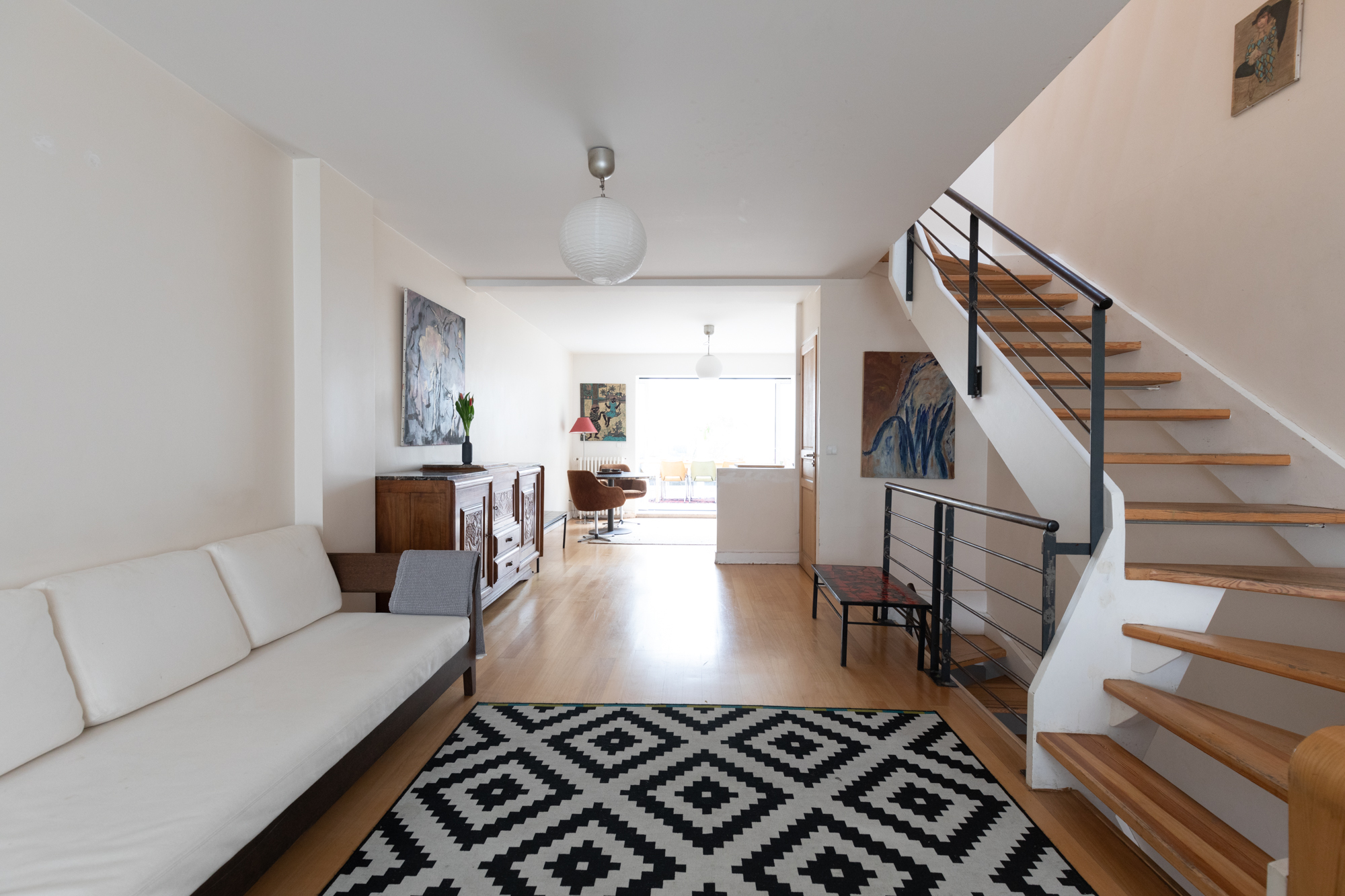 Villa Crépuscule Pyrénées Belleville – Buttes Chaumont: Spacious 4-Bedroom Apartment with Courtyard Garden, Paris