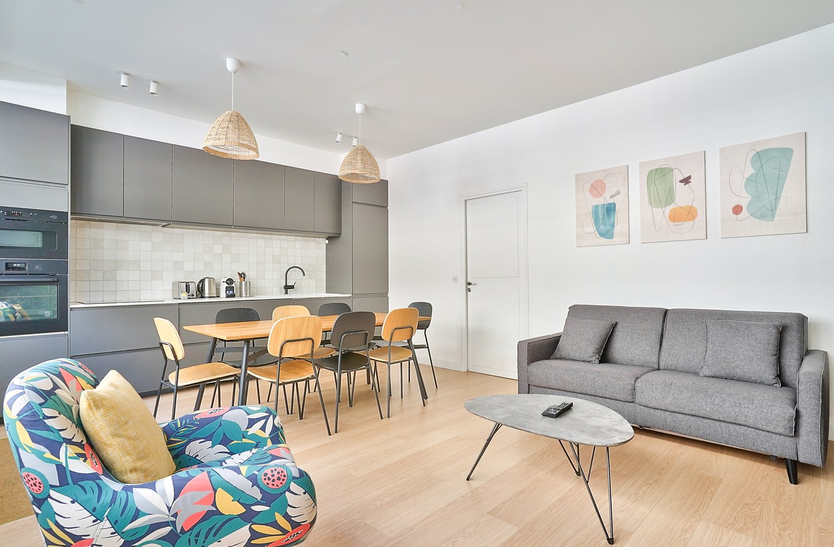 Villa Safran Croulebarbe La Butte aux Cailles: Elegant 3-Bedroom Apartment Rental with Family Features, La Butte aux Cailles