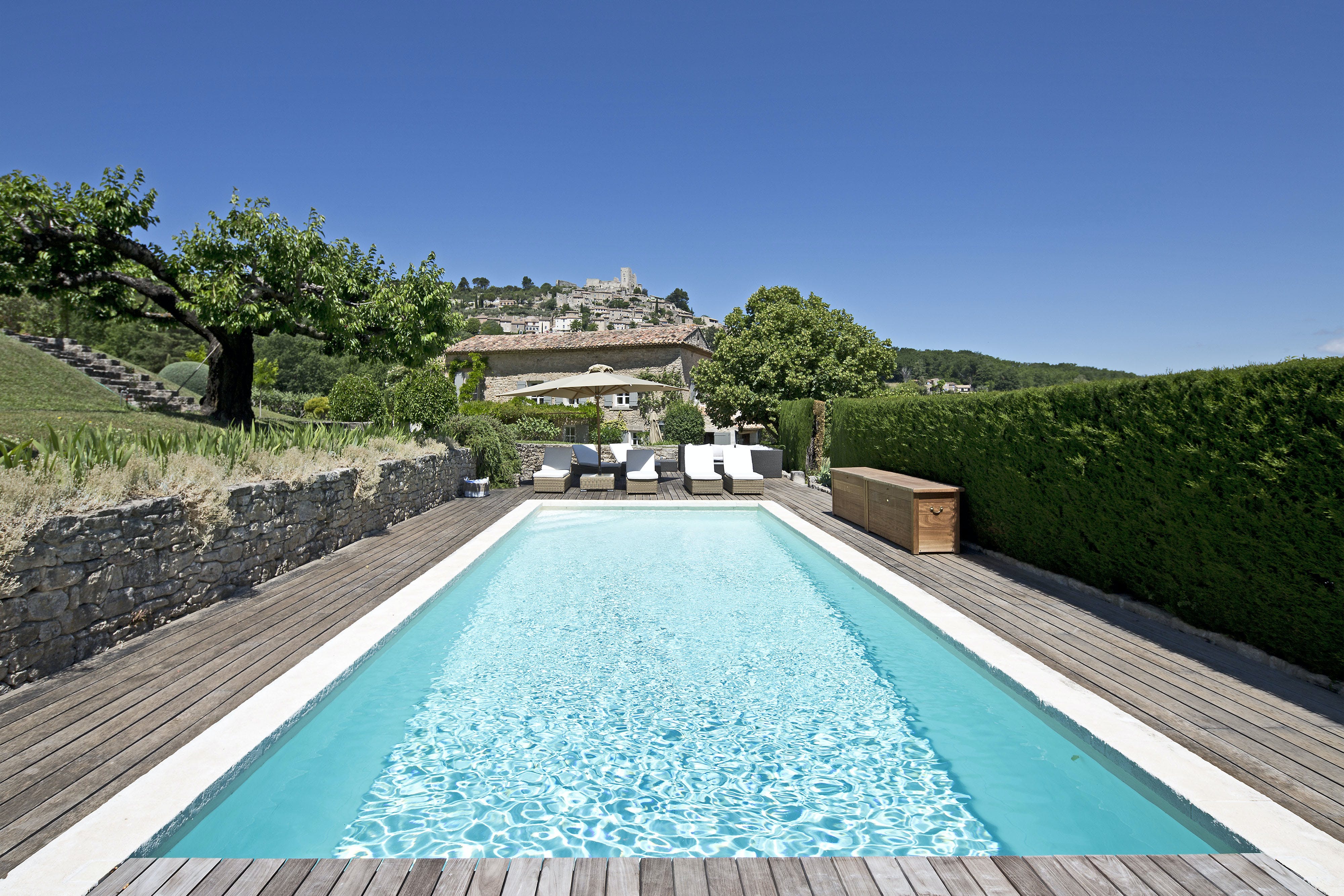 Château Calavon Vaucluse: Luxury 5-Bedroom Apartment with Private Pool in Vaucluse, Provence