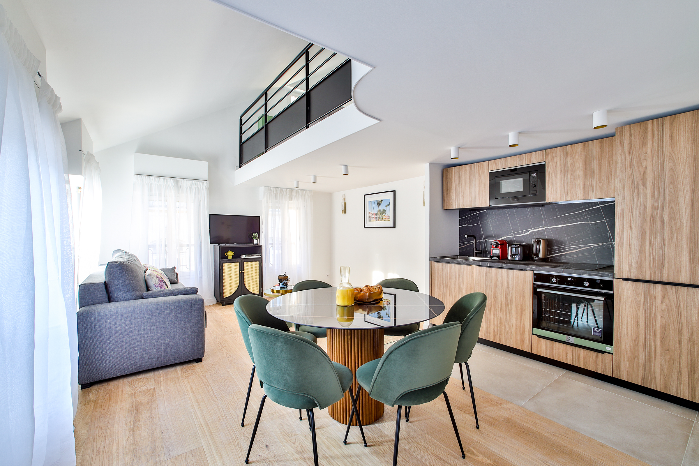 Château Cariat Paris: Chic 1-Bedroom Apartment Rental with Air Conditioning, Opéra Paris