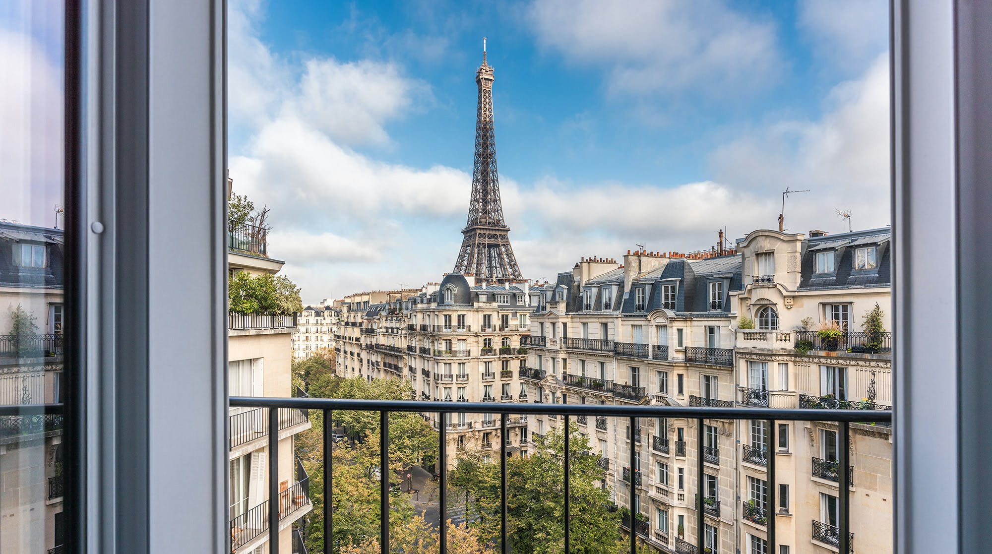 Villa Crépuscule Passy Eiffel Tower-818690: Chic 1-Bedroom Apartment Rental with Eiffel Tower Views, Paris