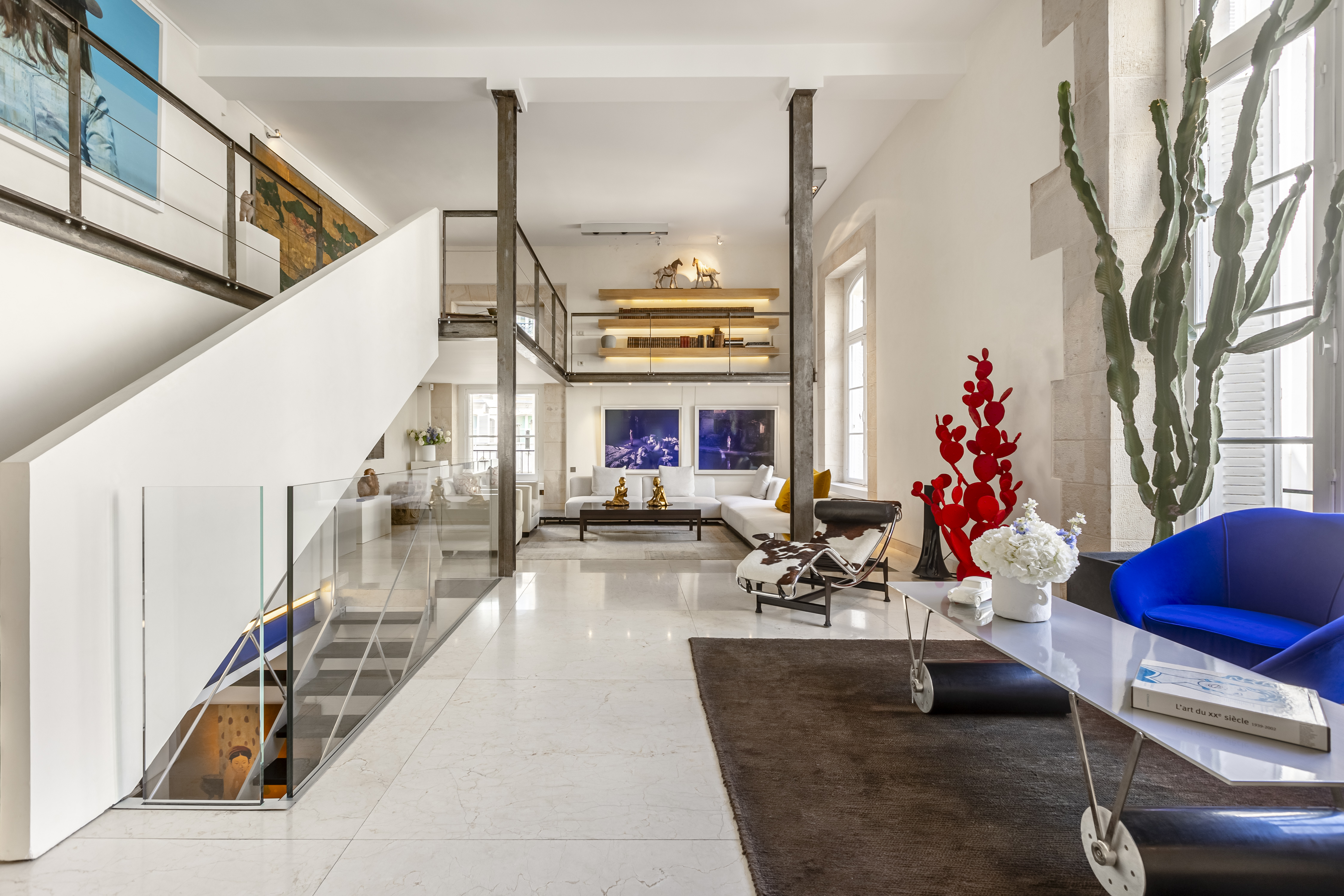 Villa Crépuscule Aucarell Saint Germain des Prés – Odéon: Spacious 3-Bedroom Luxury Apartment with Historic Features, Paris