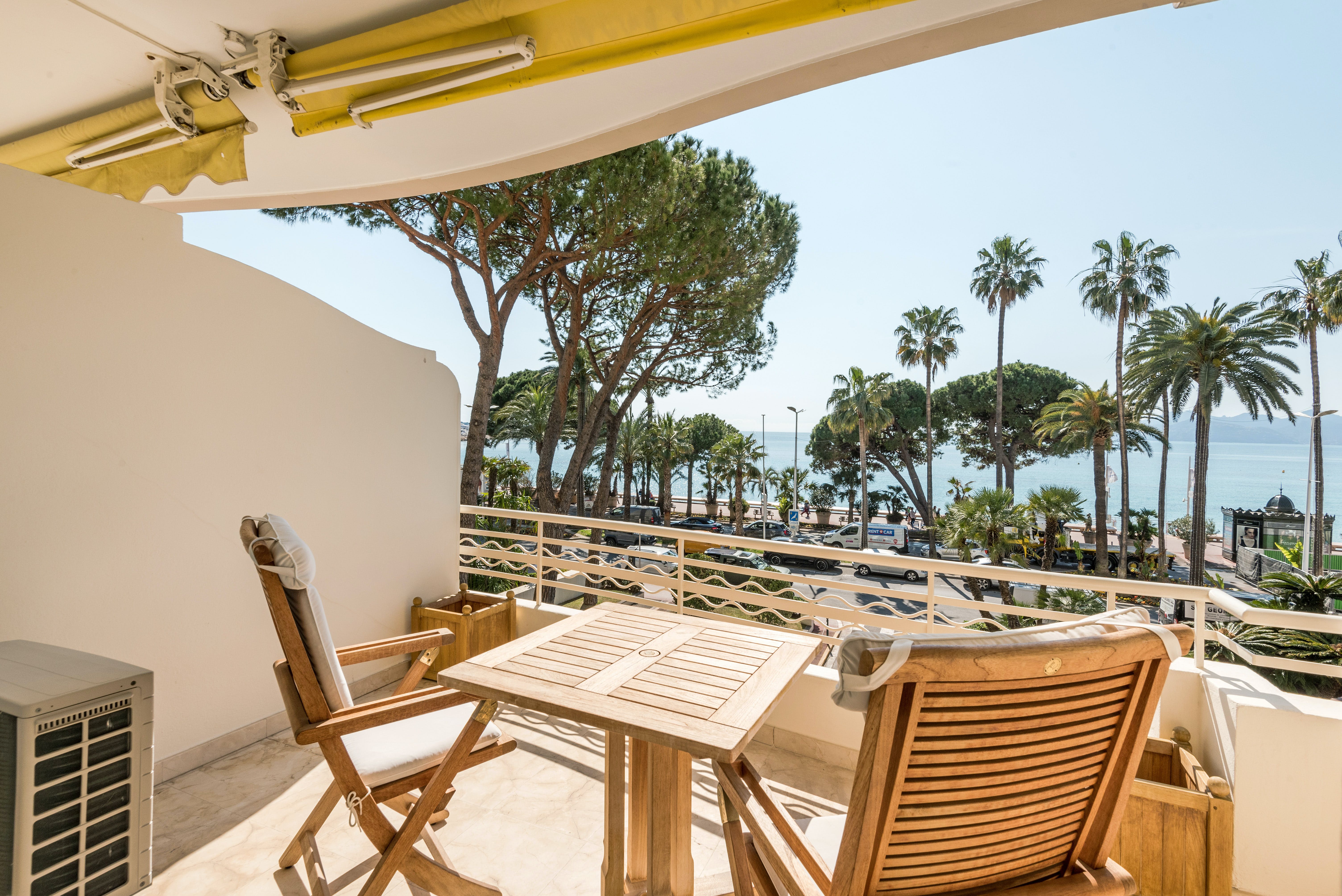 Villa Aurore Basse Californie Cannes: Charming 1-Bedroom Apartment with Sea View Balcony, Cannes