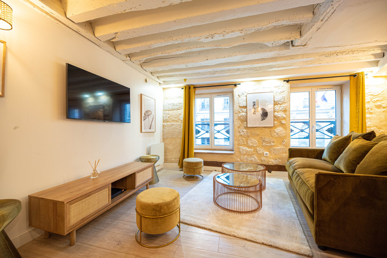 Château Enclos Le Marais: Charming 1-Bedroom Family-Friendly Apartment Rental Le Marais Paris