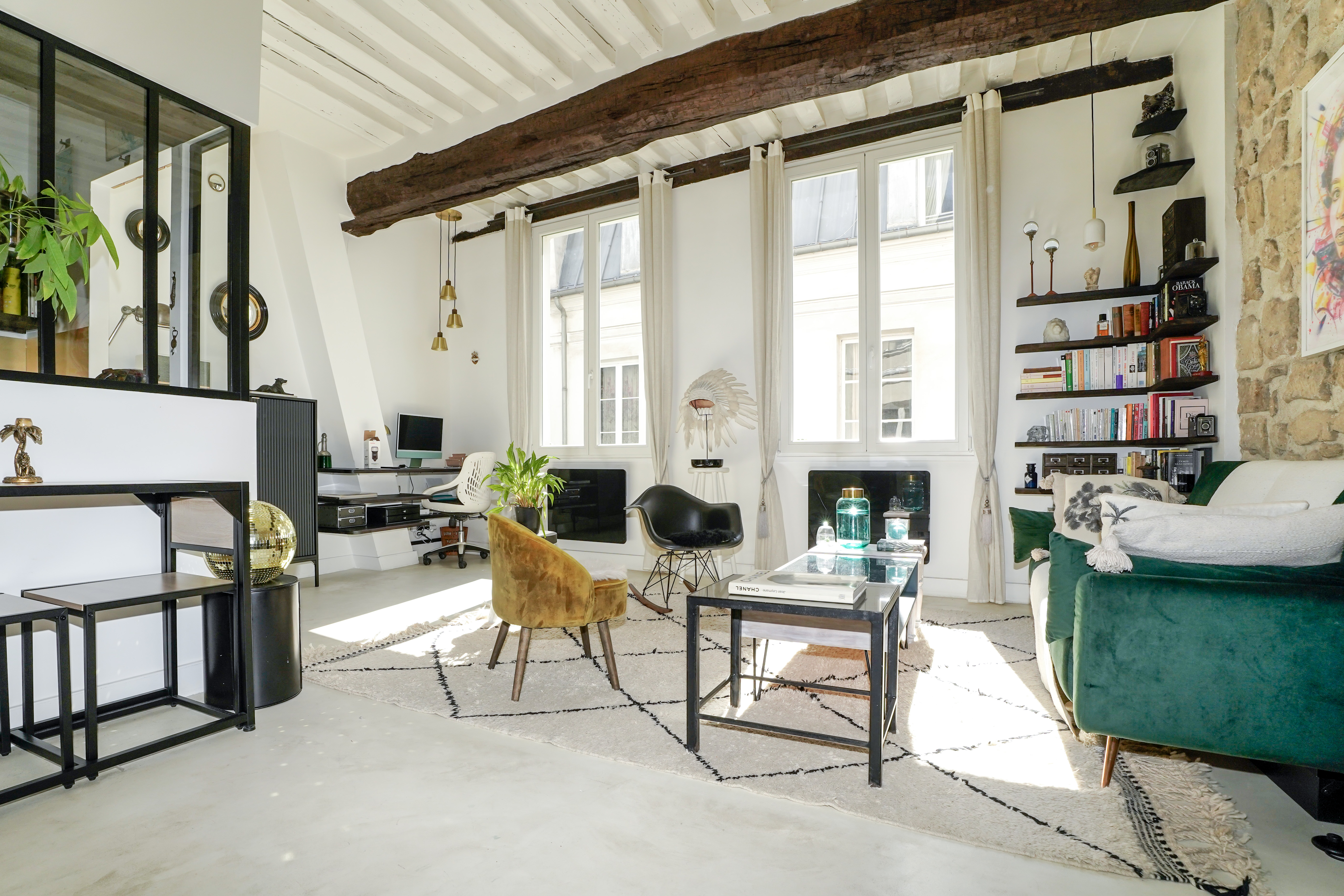 Château Enclos Marais: Stylish 1-Bedroom Apartment Rental with Family-Friendly Features in Le Marais, Paris