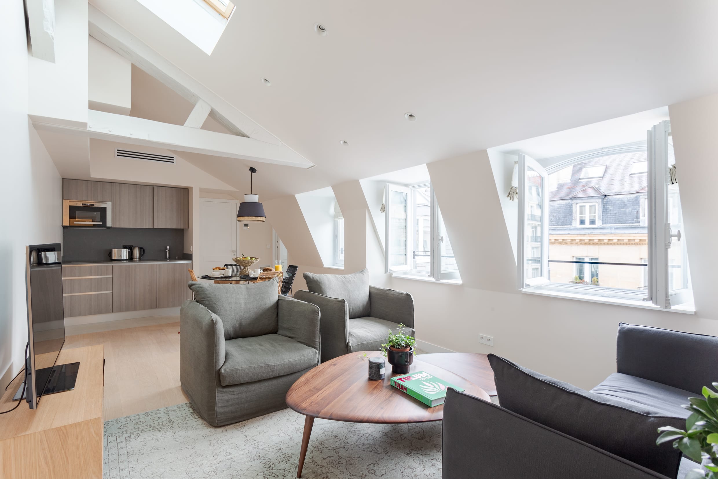 Château Enfants Le Marais: Chic 1-Bedroom Apartment Rental with Air-Con in Le Marais, Paris