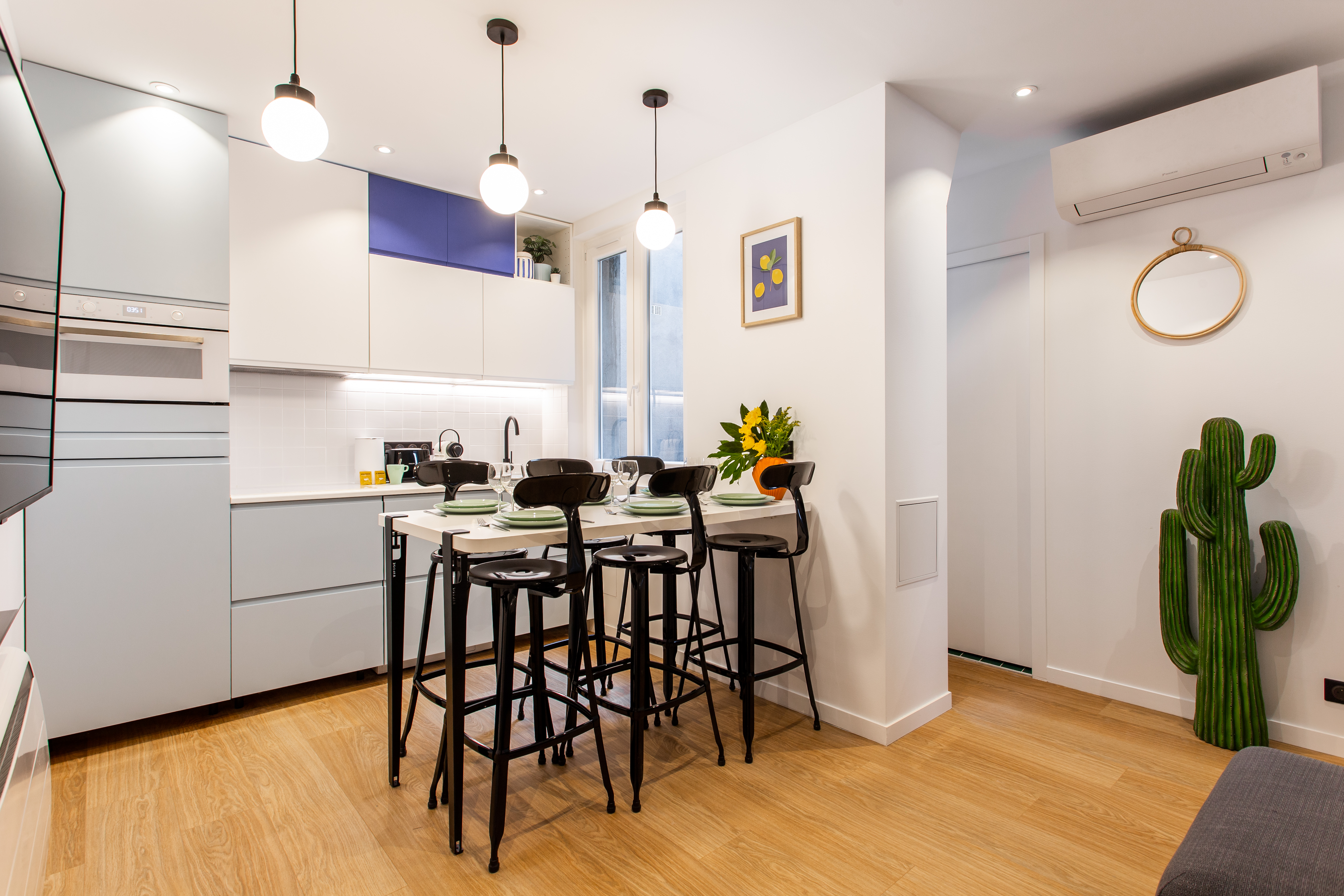 Château Épineux Paris: 3-Bedroom Air-Conditioned Apartment Rental in Père Lachaise, Paris
