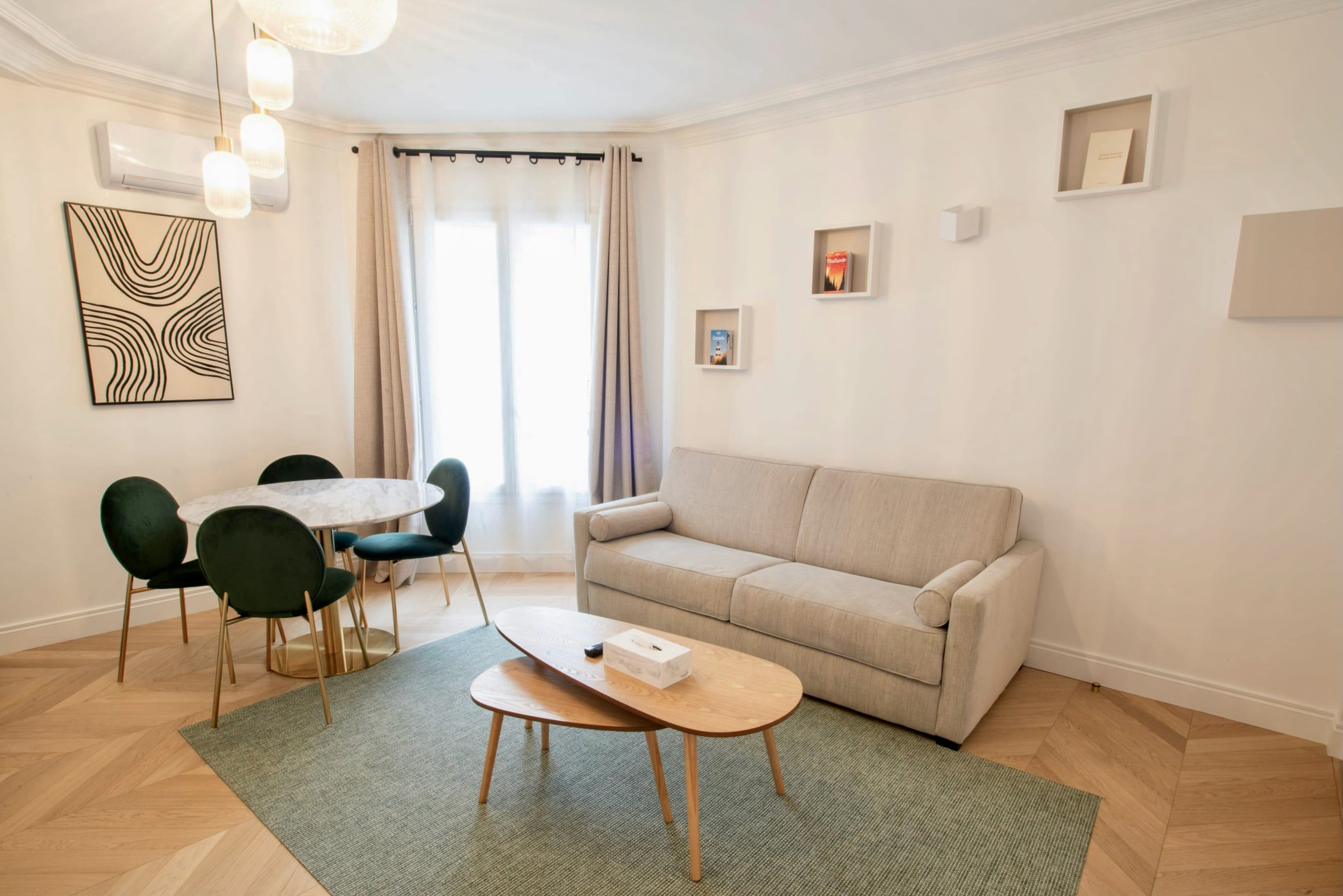 Château Érard Paris: Chic 1-Bedroom Apartment Rental with Air-Con, Opéra Paris