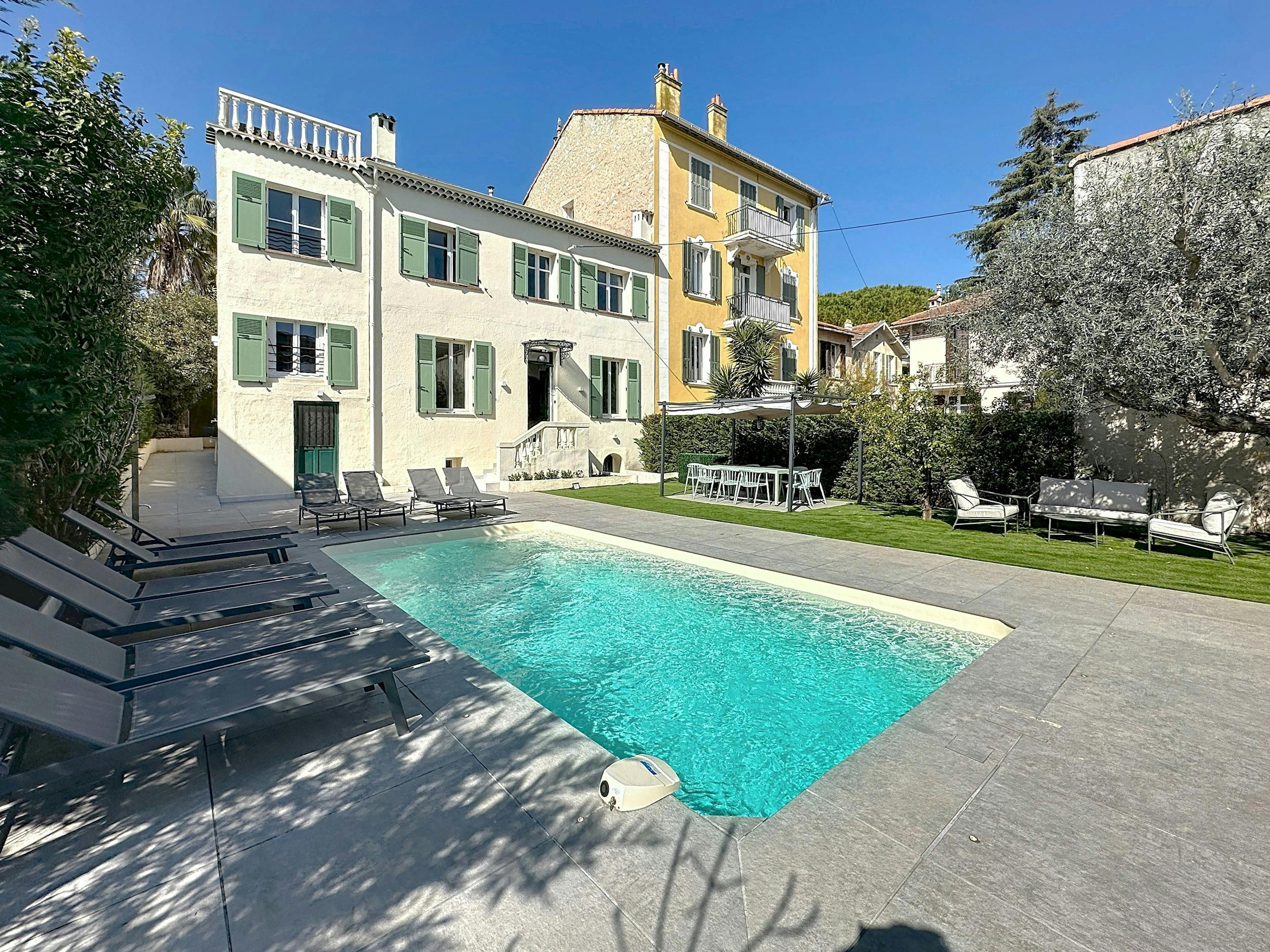 Villa Crépuscule Laube Cannes: Luxury 5-Bedroom Villa with Pool and Seaview, Cannes