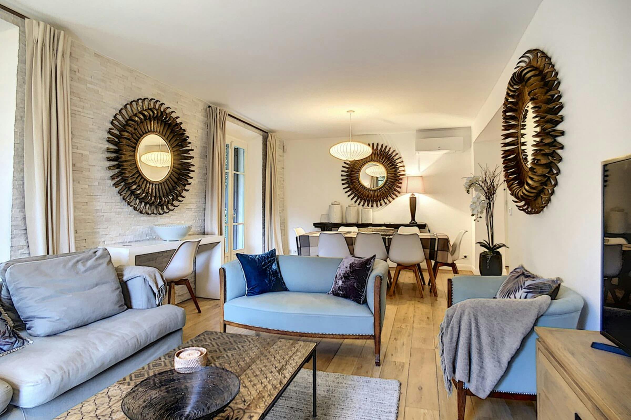 Villa Crépuscule Basse Californie Cannes: Luxury 4-Bedroom Villa with Pool and Balcony Access, Cannes