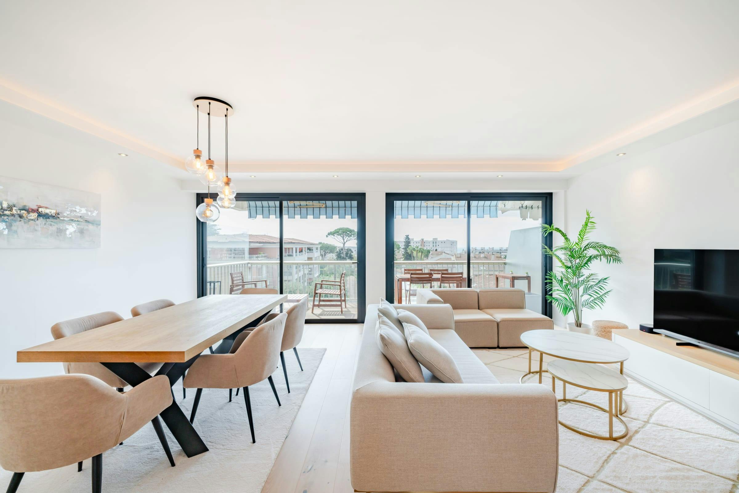 Villa Céladon La Bocca Cannes: Elegant 3-Bedroom Luxury Apartment with Pool, Cannes