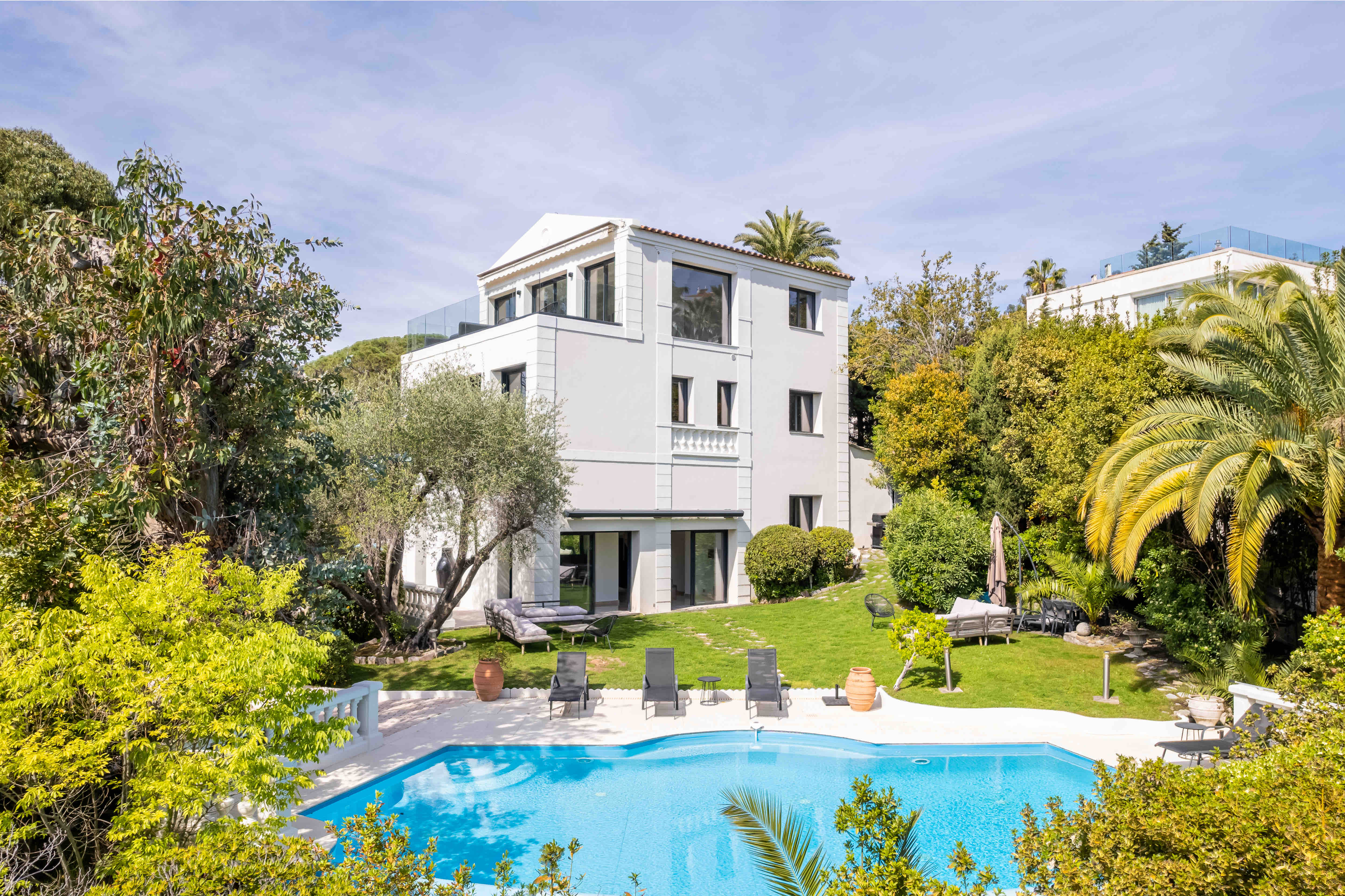 Villa Crépuscule Garrus Cannes: Luxury 6-Bedroom Villa with Infinity Pool and Sea Views, Cannes