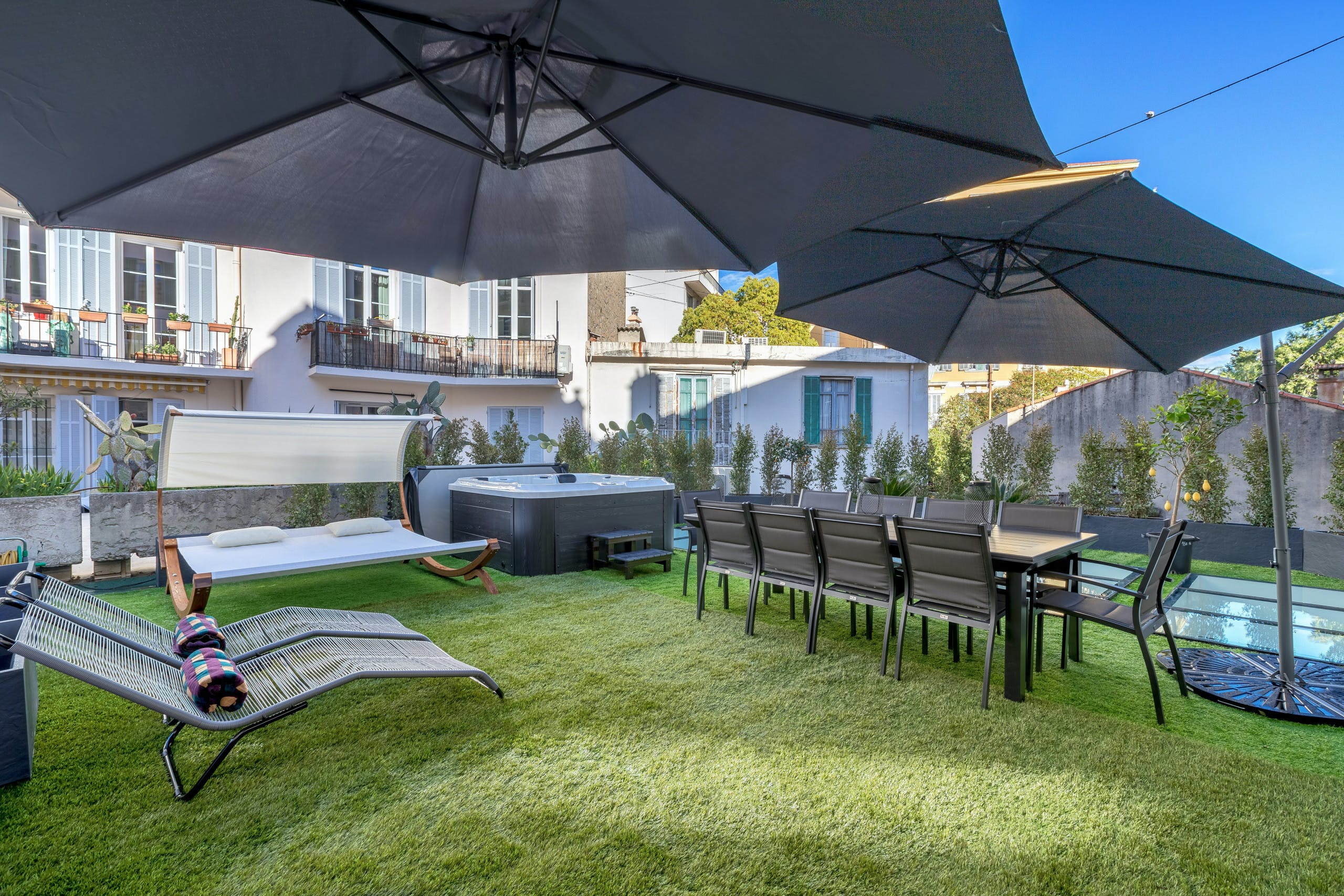 Villa Crépuscule Croix des Gardes Cannes: Spacious 4-Bedroom Luxury Apartment with Hot Tub and Seaview, Cannes