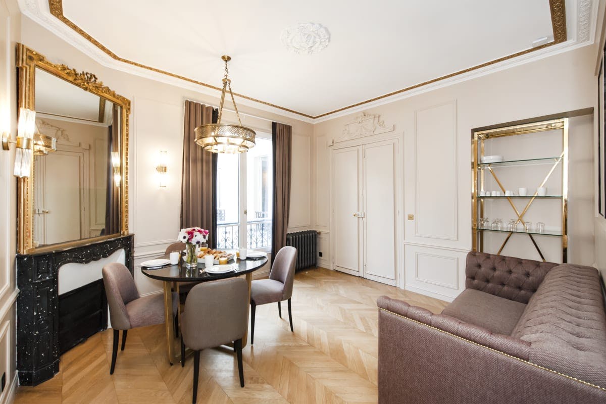 Château Étoile Paris Arc de Triomphe – Champs-Élysées 16: Stylish 2-Bedroom Apartment with Air-Con in Arc de Triomphe – Champs-Élysées, Paris