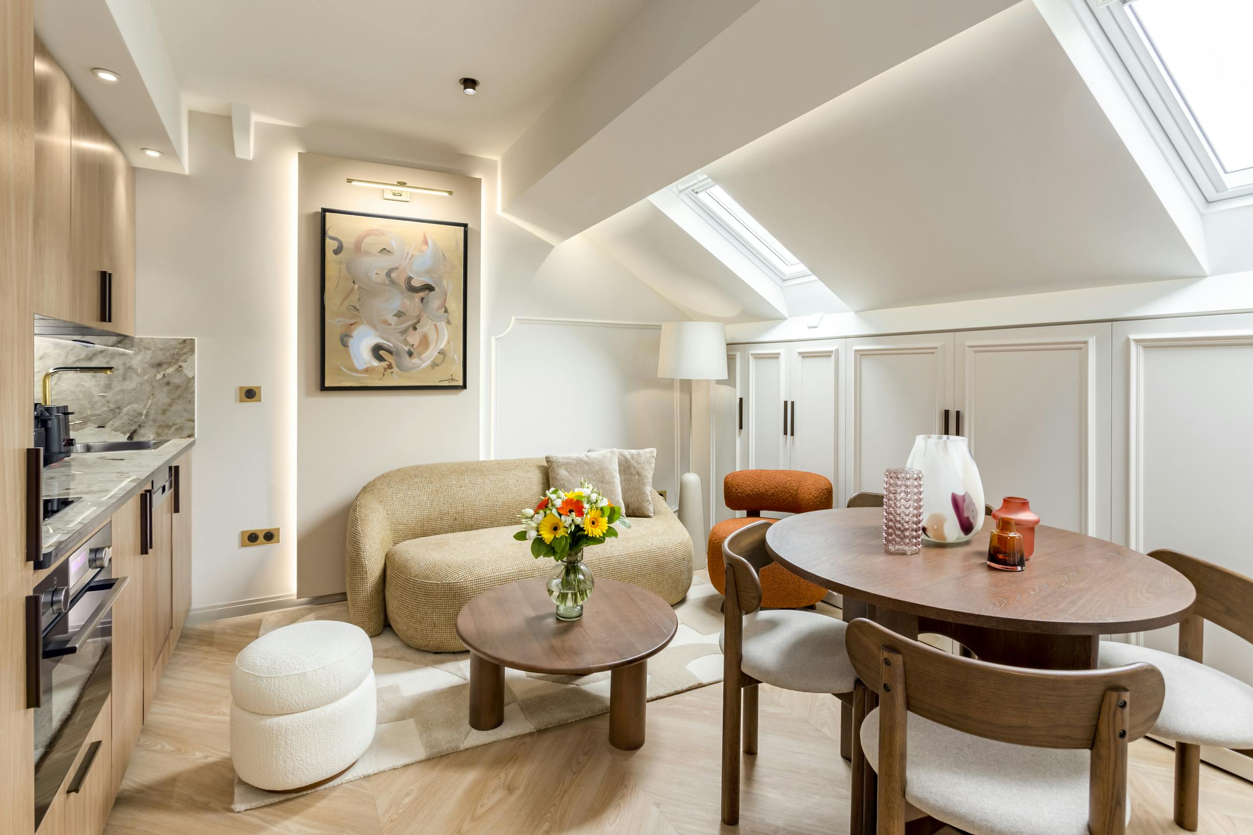 Villa Aurore Ternes Arc de Triomphe – Champs-Élysées-836705: Elegant 2-Bedroom Apartment Rental with Air-Con, Arc de Triomphe Paris