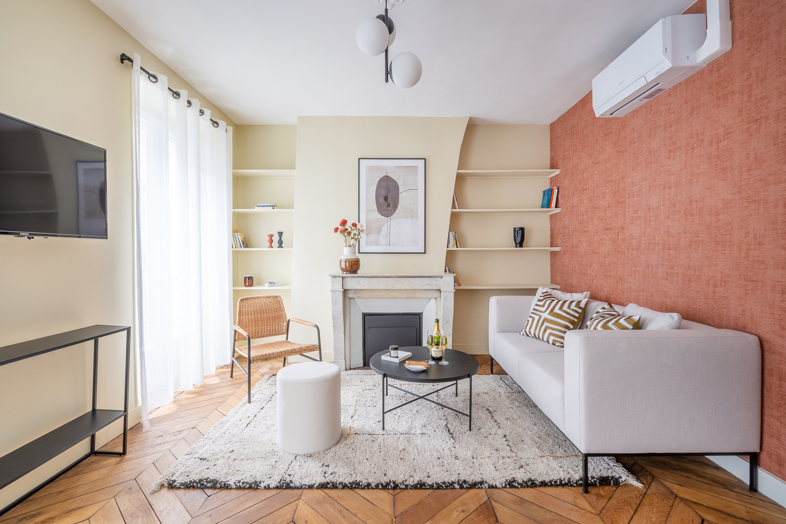 Villa Safran Wagram Arc de Triomphe – Champs-Élysées: Elegant 2-Bedroom Apartment Rental with Air-Con in Arc de Triomphe