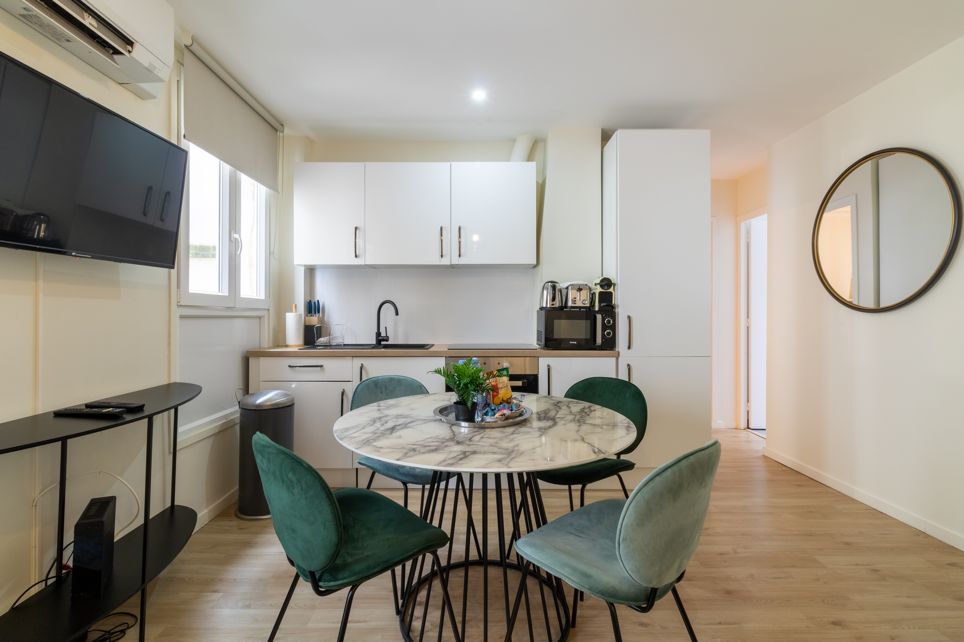 Villa Céladon Ternes Arc de Triomphe – Champs-Élysées-836661: Charming 2-Bedroom Apartment with Air Conditioning in Arc de Triomphe, Paris