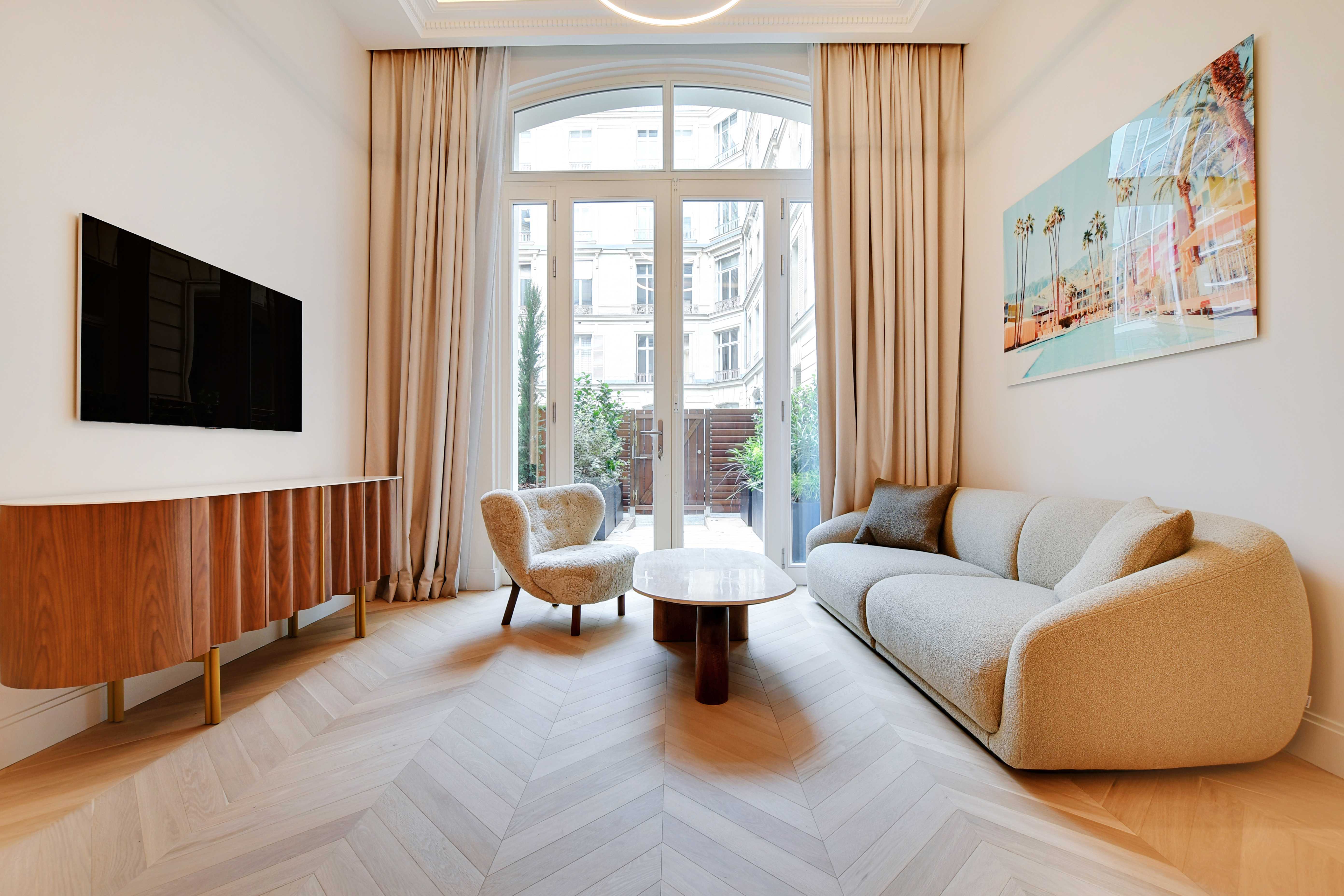 Villa Safran Ternes Arc de Triomphe – Champs-Élysées-822011: Stylish 1-Bedroom Apartment with Private Terrace, Arc de Triomphe